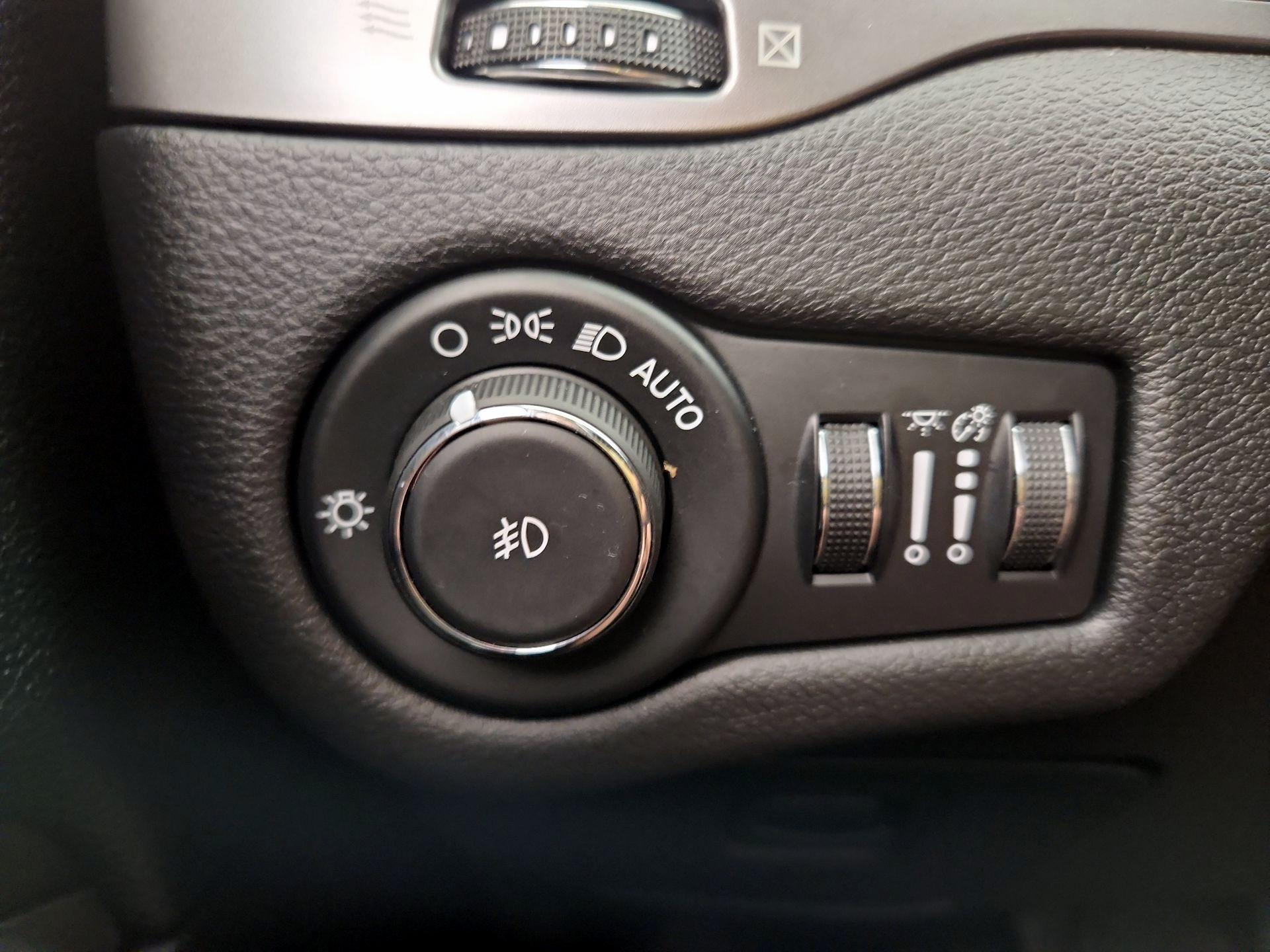 Thumbnail: 2020 Jeep Cherokee - 13