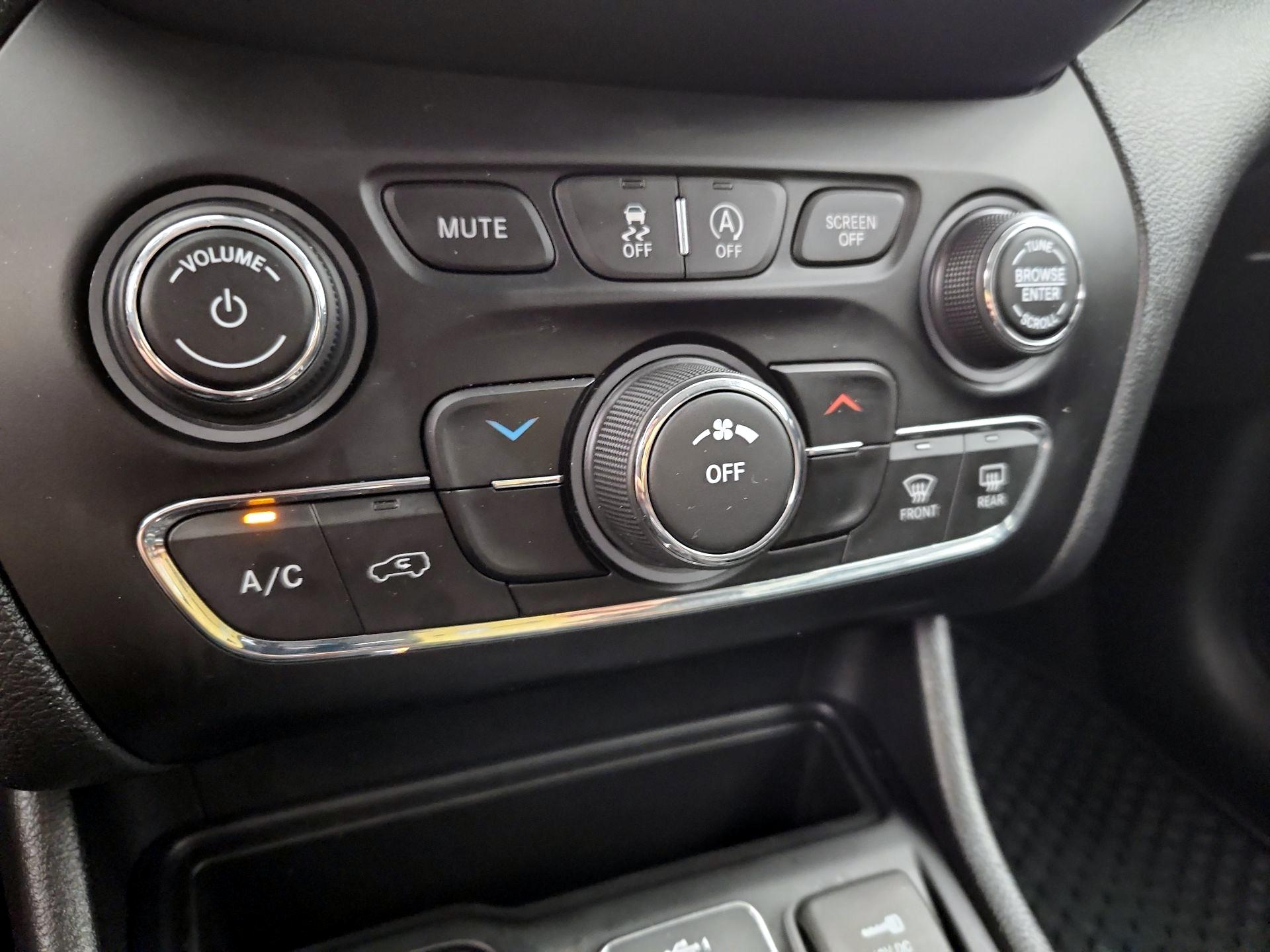 Thumbnail: 2020 Jeep Cherokee - 16