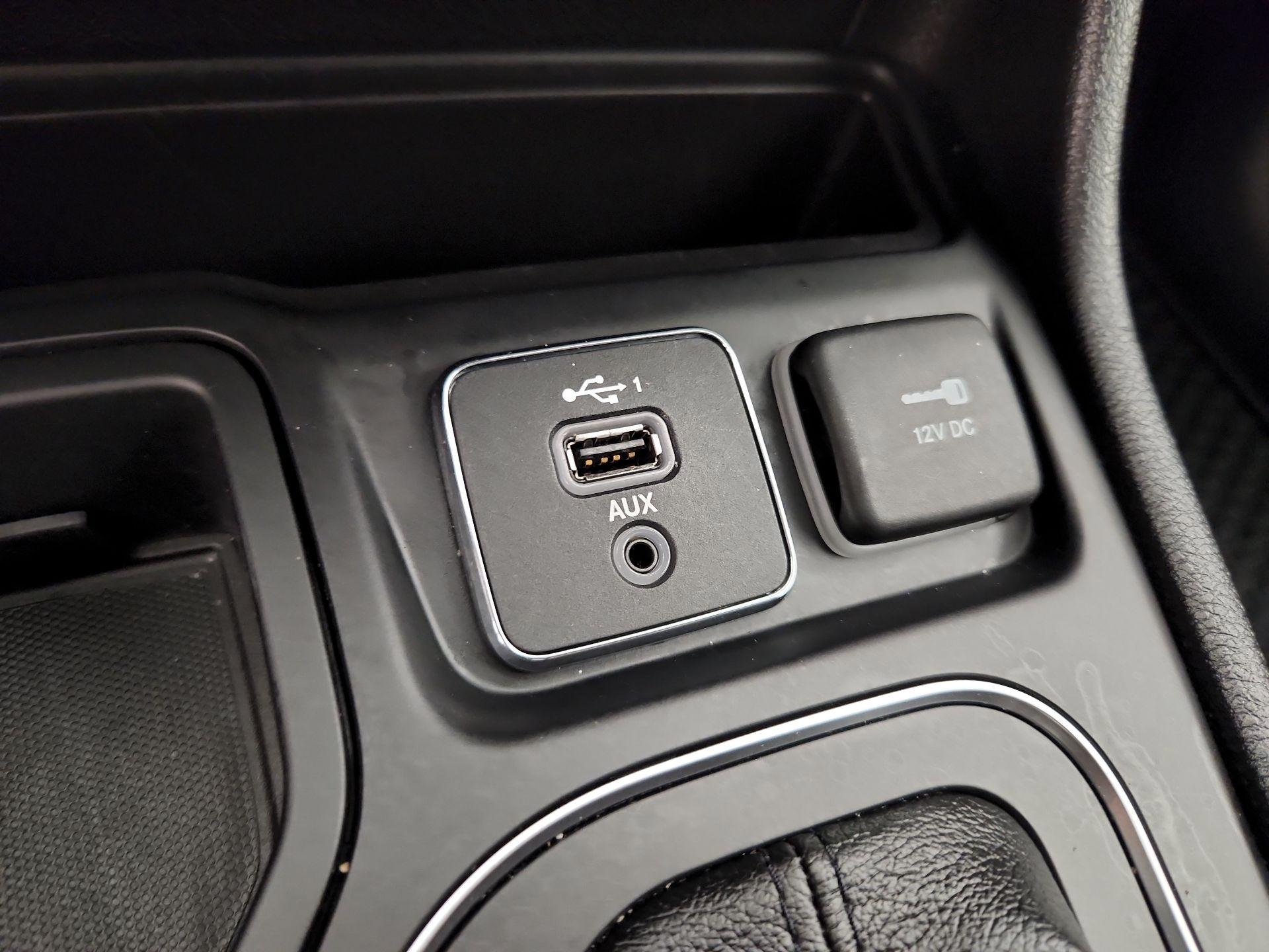Thumbnail: 2020 Jeep Cherokee - 18