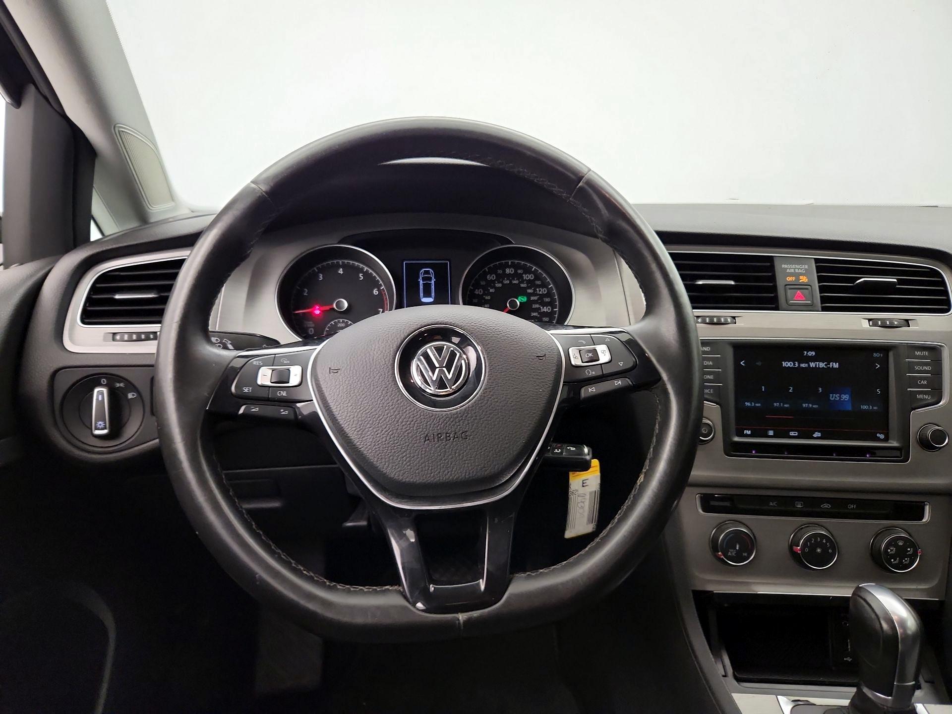 Thumbnail: 2016 Volkswagen Golf - 10