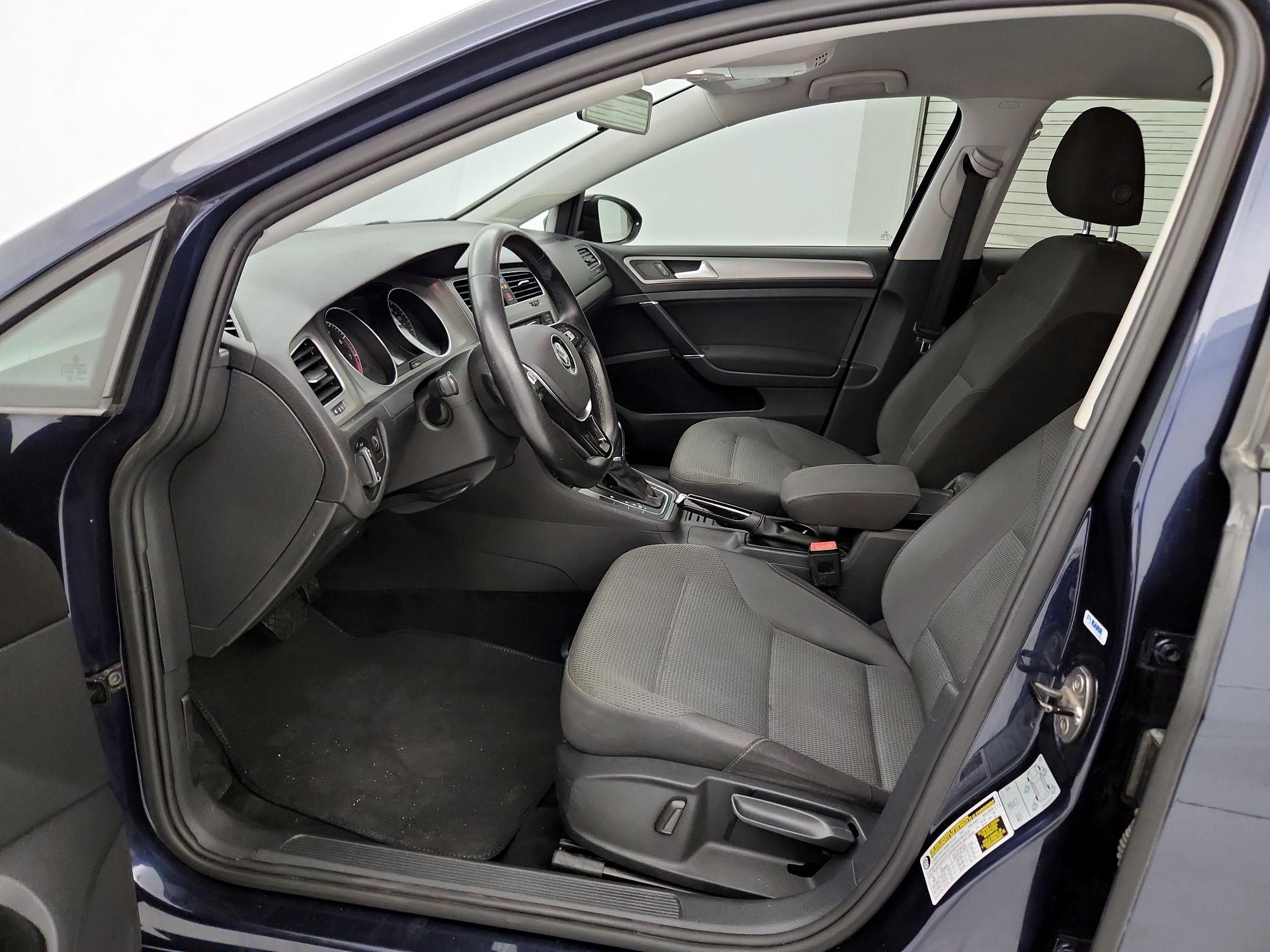 Thumbnail: 2016 Volkswagen Golf - 11