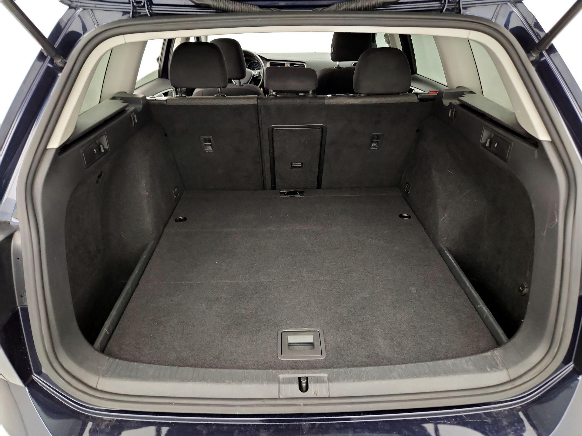 Thumbnail: 2016 Volkswagen Golf - 19