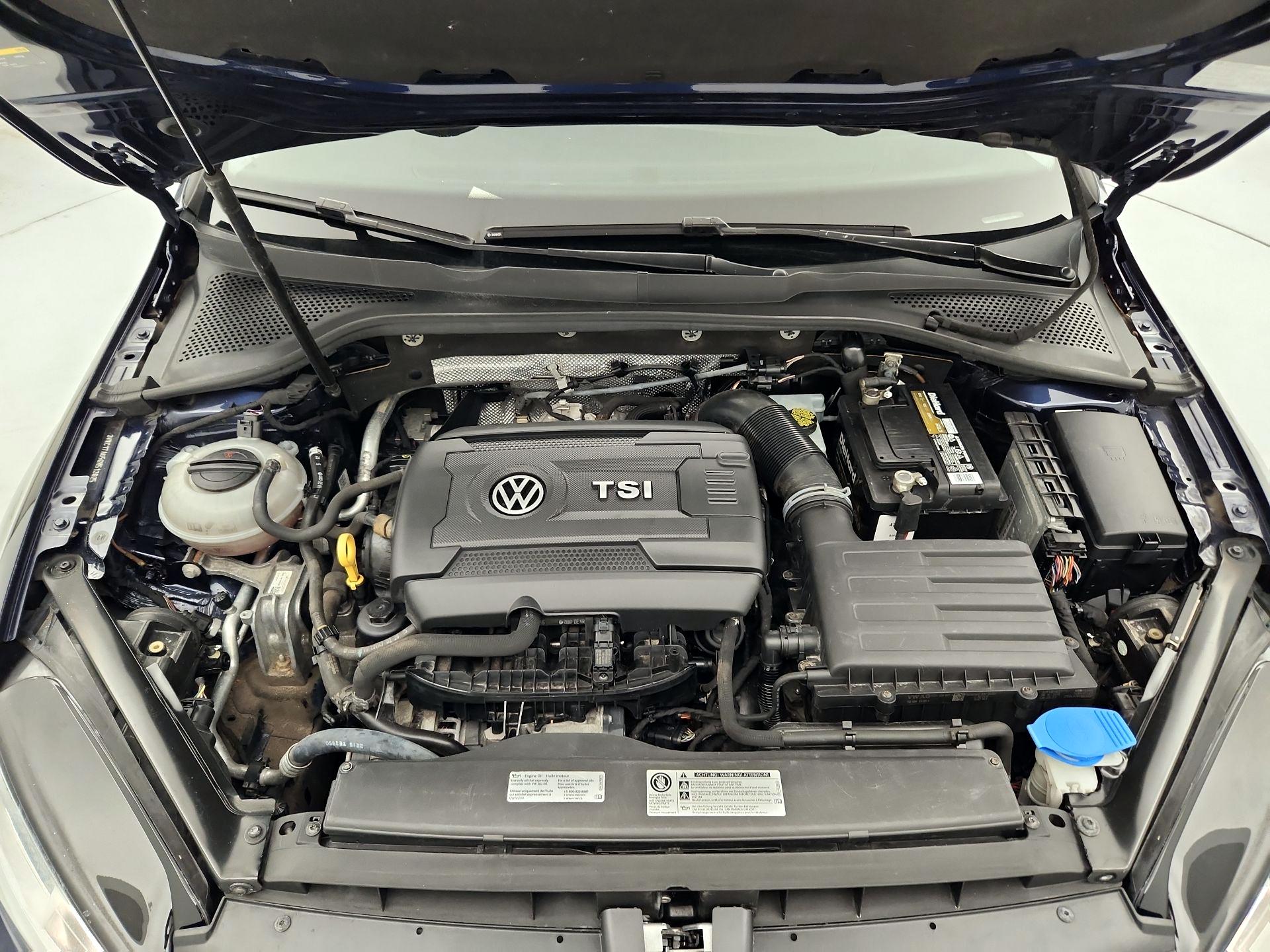Thumbnail: 2016 Volkswagen Golf - 20