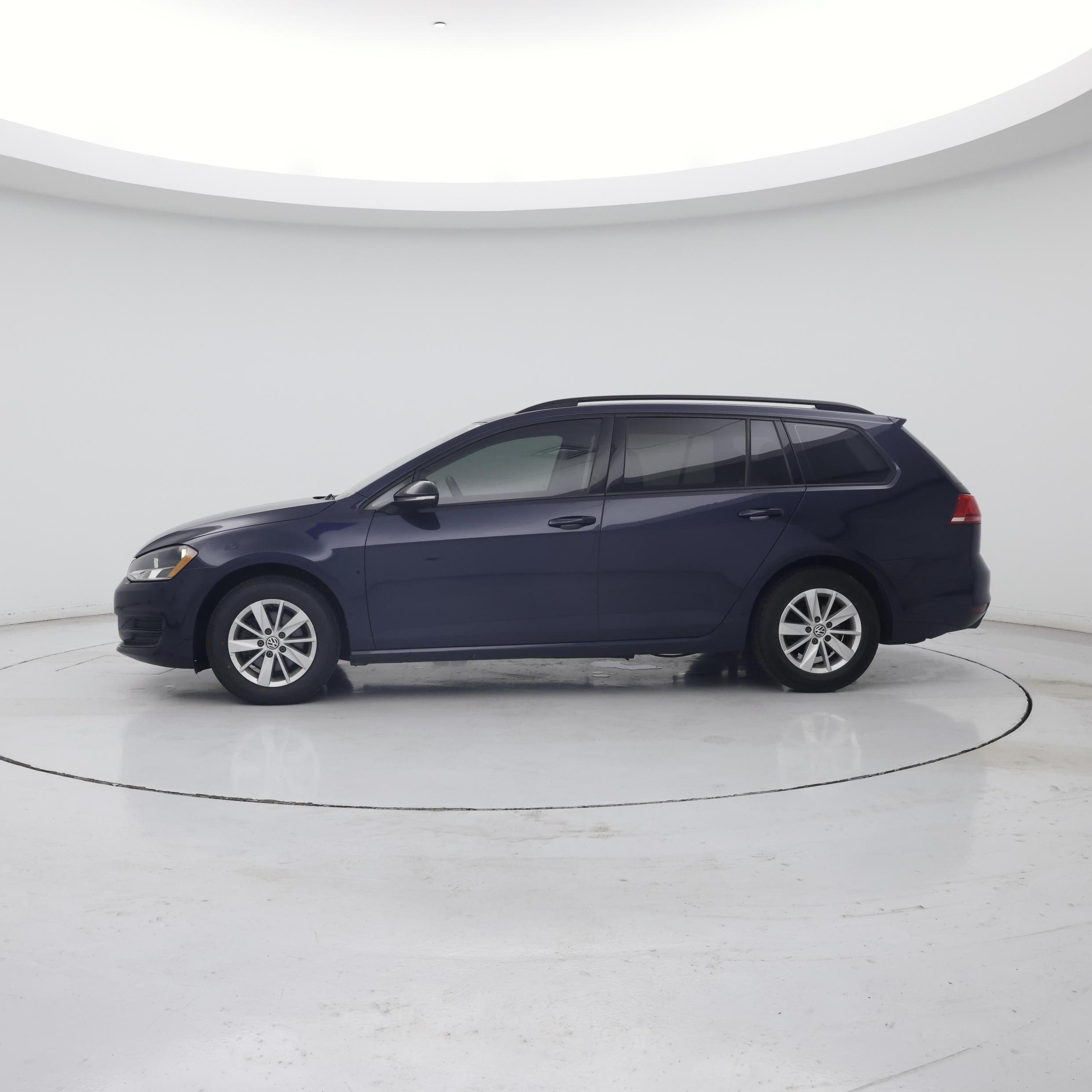 Thumbnail: 2016 Volkswagen Golf - 3