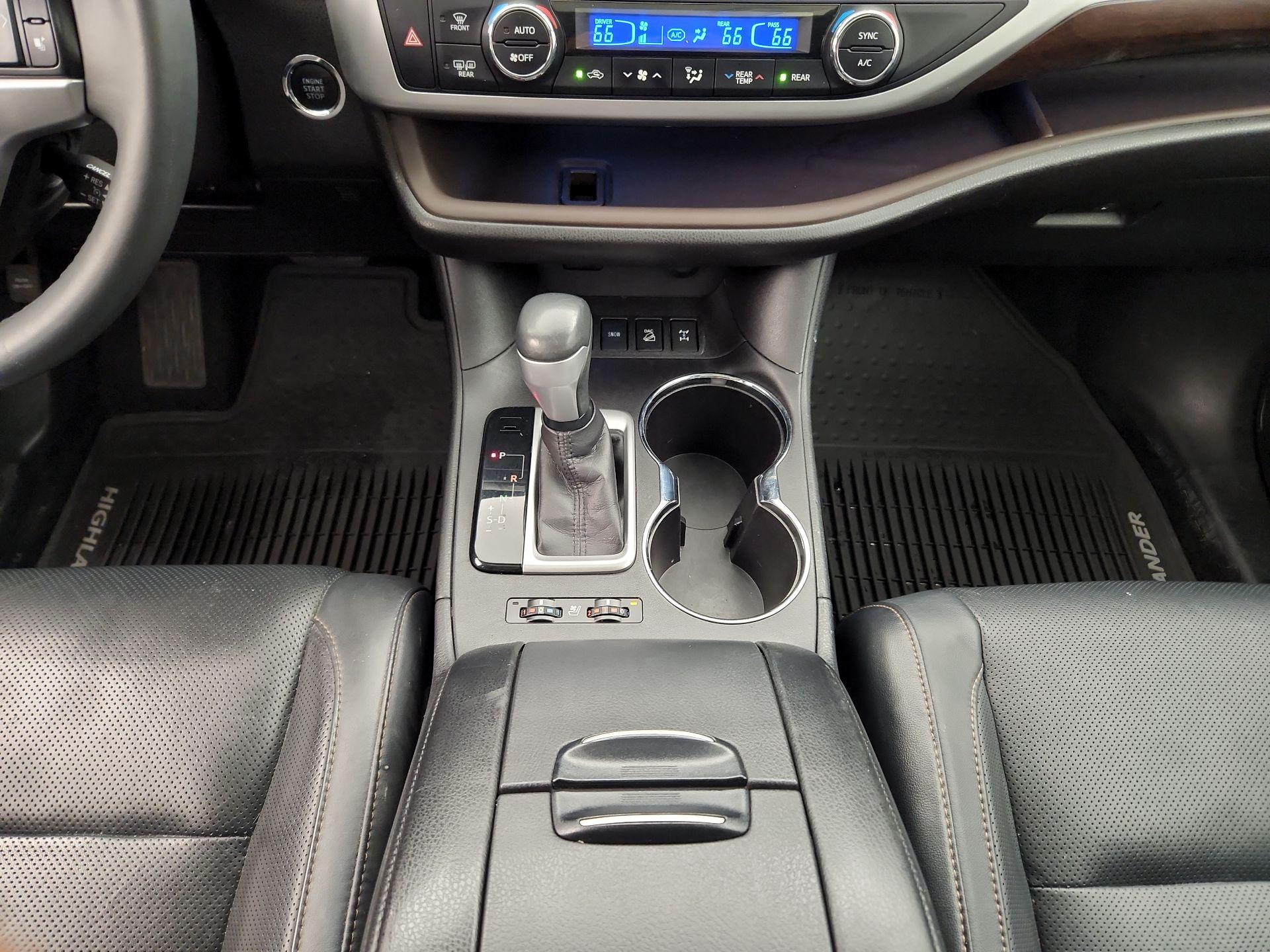 Thumbnail: 2016 Toyota Highlander - 17