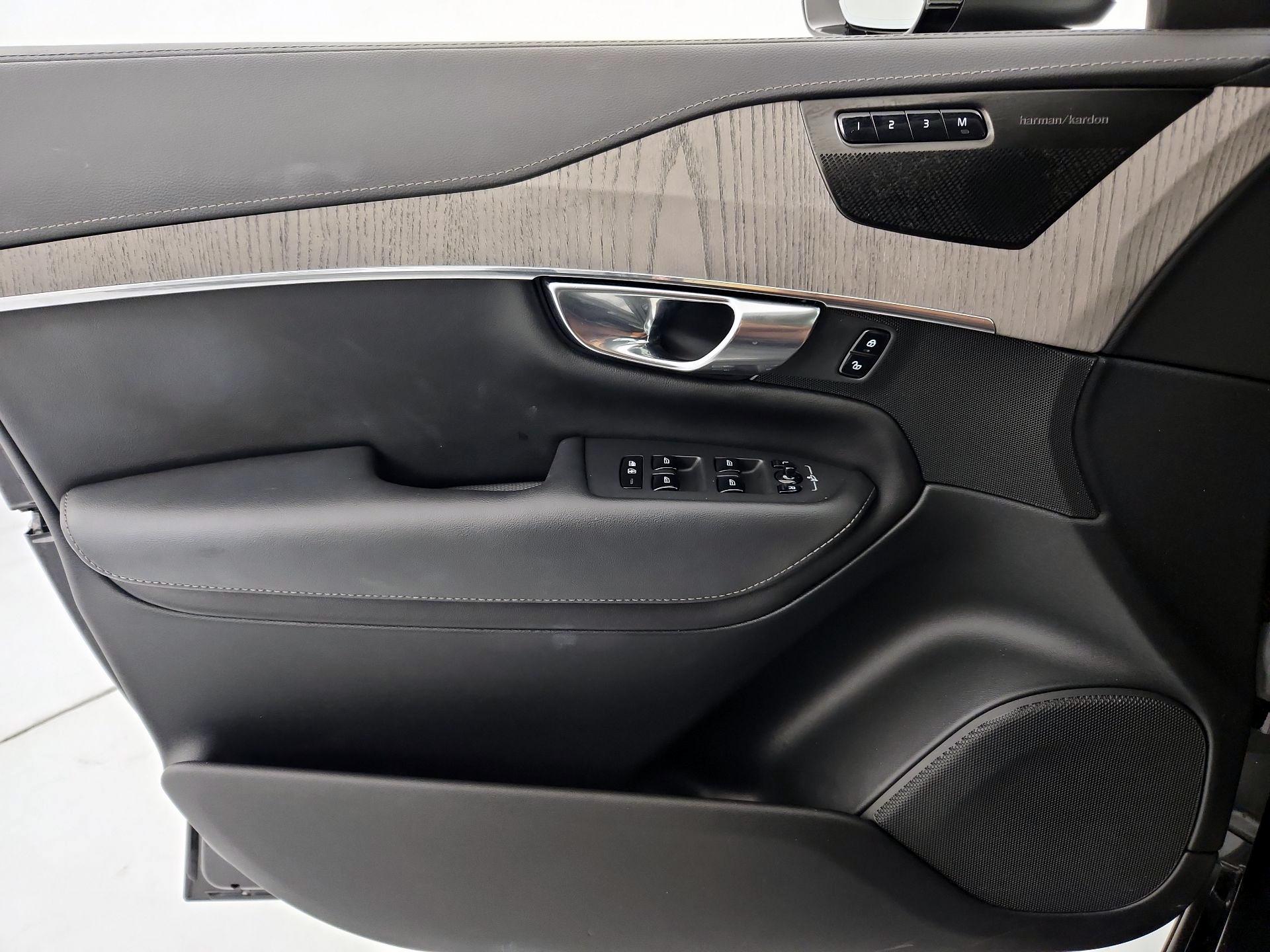 Thumbnail: 2022 Volvo XC90 - 12