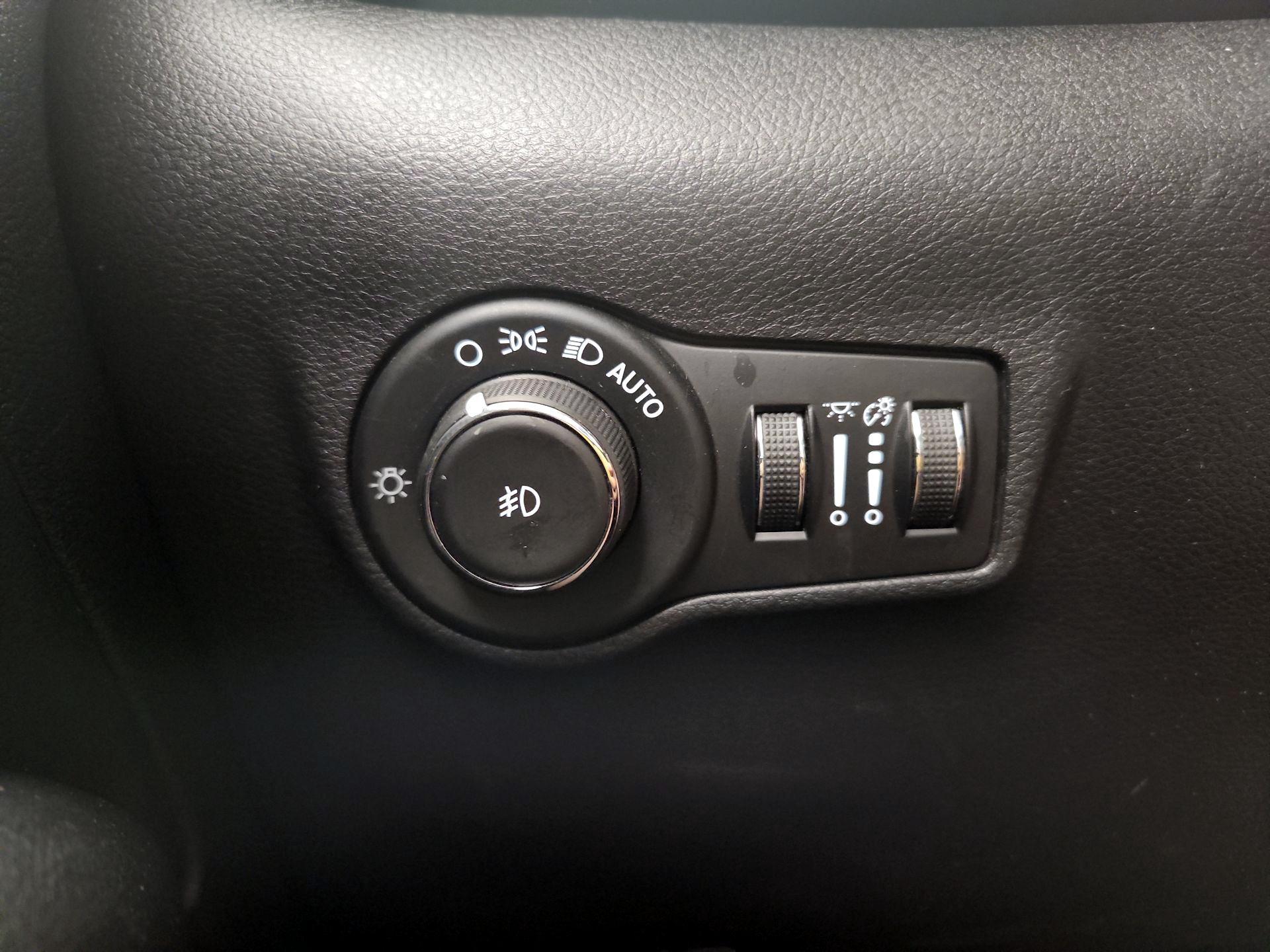 Thumbnail: 2022 Jeep Compass - 13