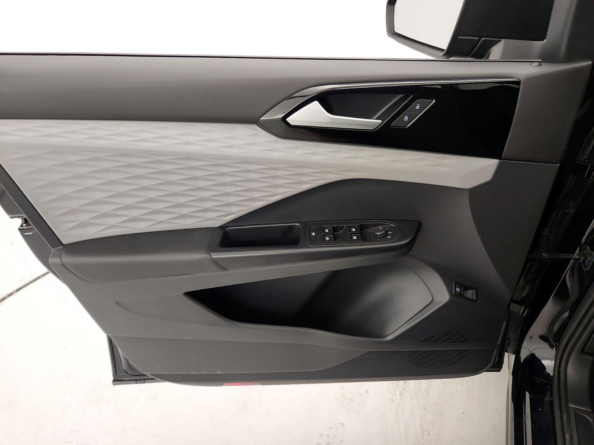 Thumbnail: 2023 Volkswagen Taos - 12