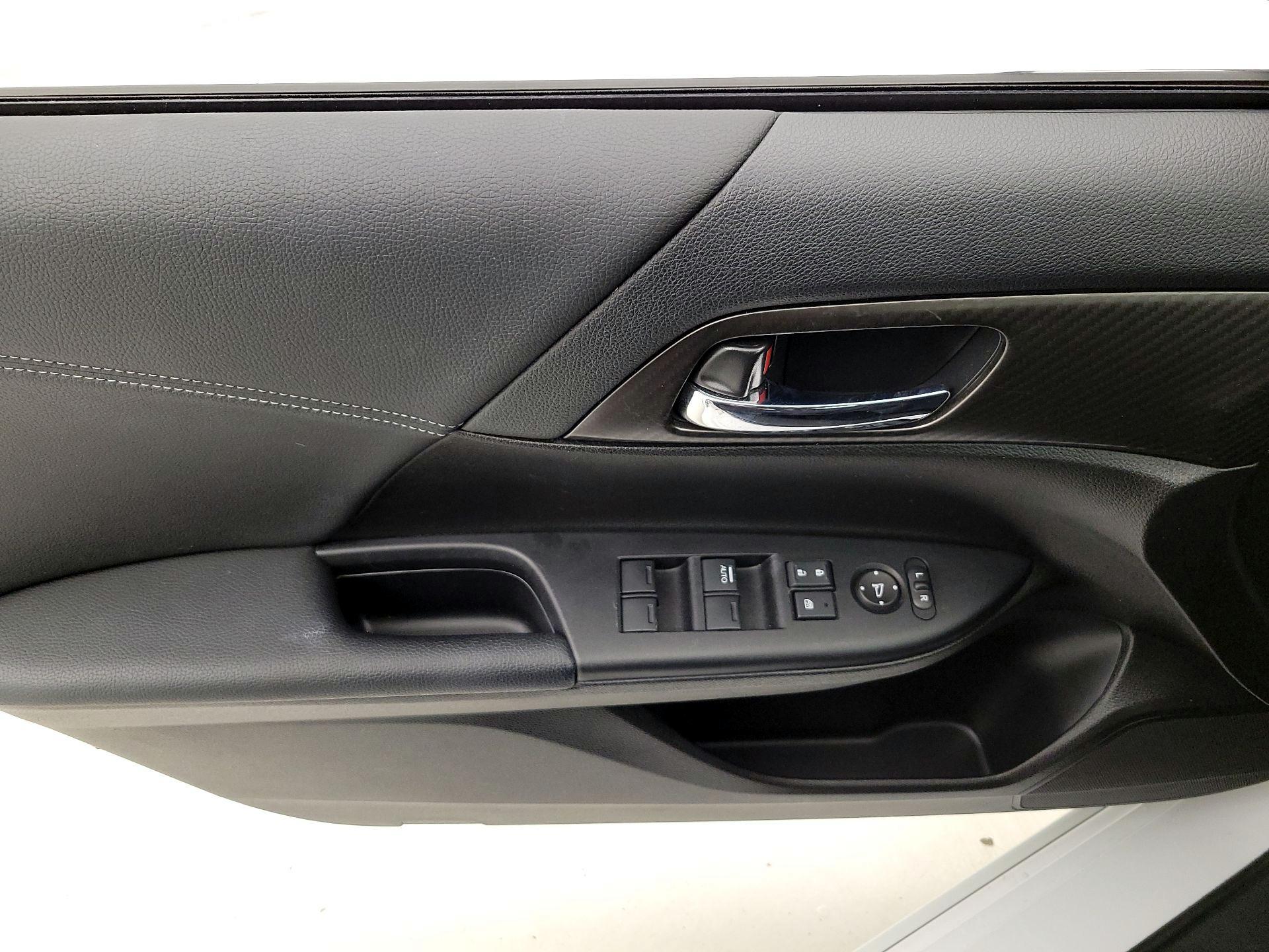 Thumbnail: 2016 Honda Accord - 12