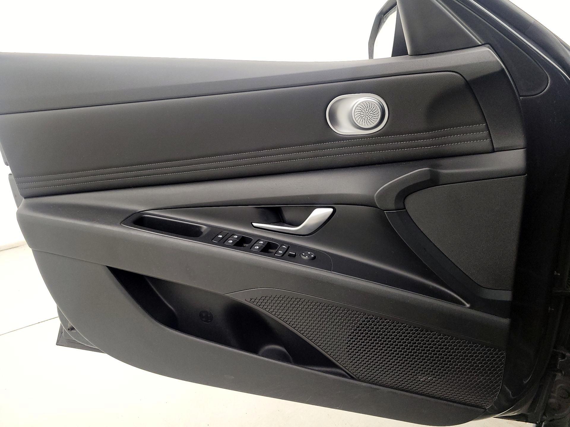 Thumbnail: 2021 Hyundai Elantra - 12