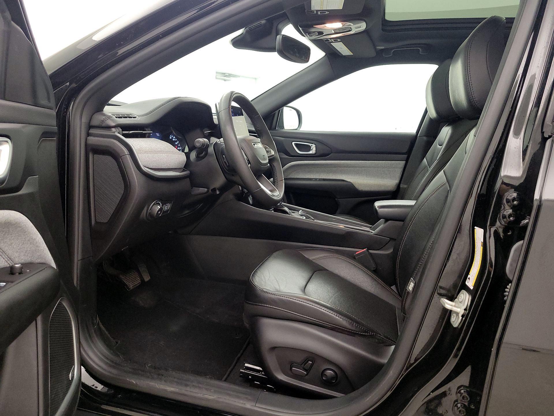 Thumbnail: 2023 Jeep Compass - 11