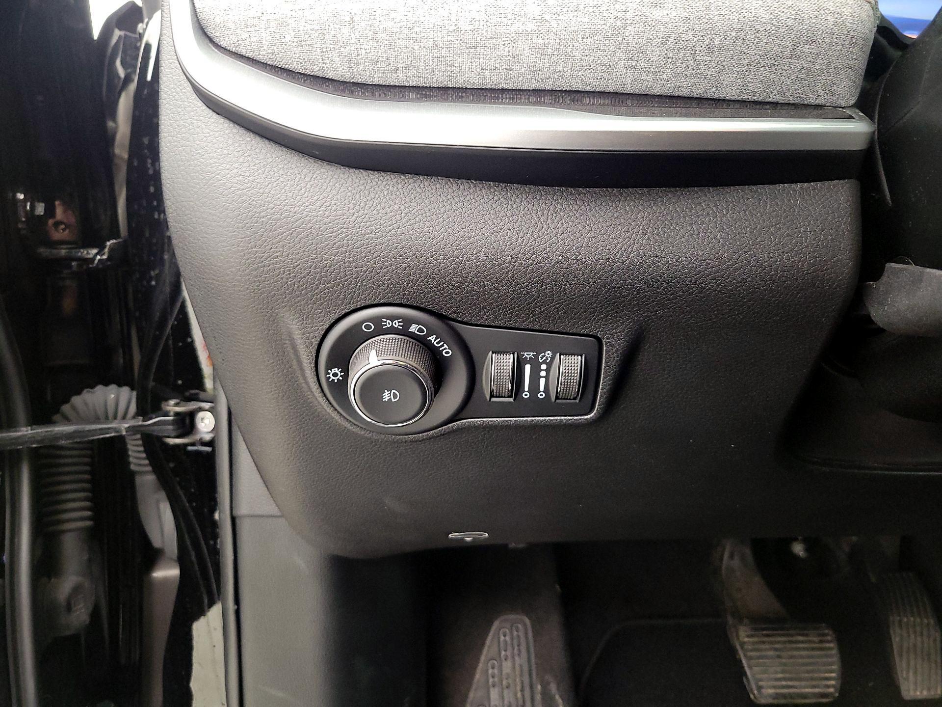 Thumbnail: 2023 Jeep Compass - 13