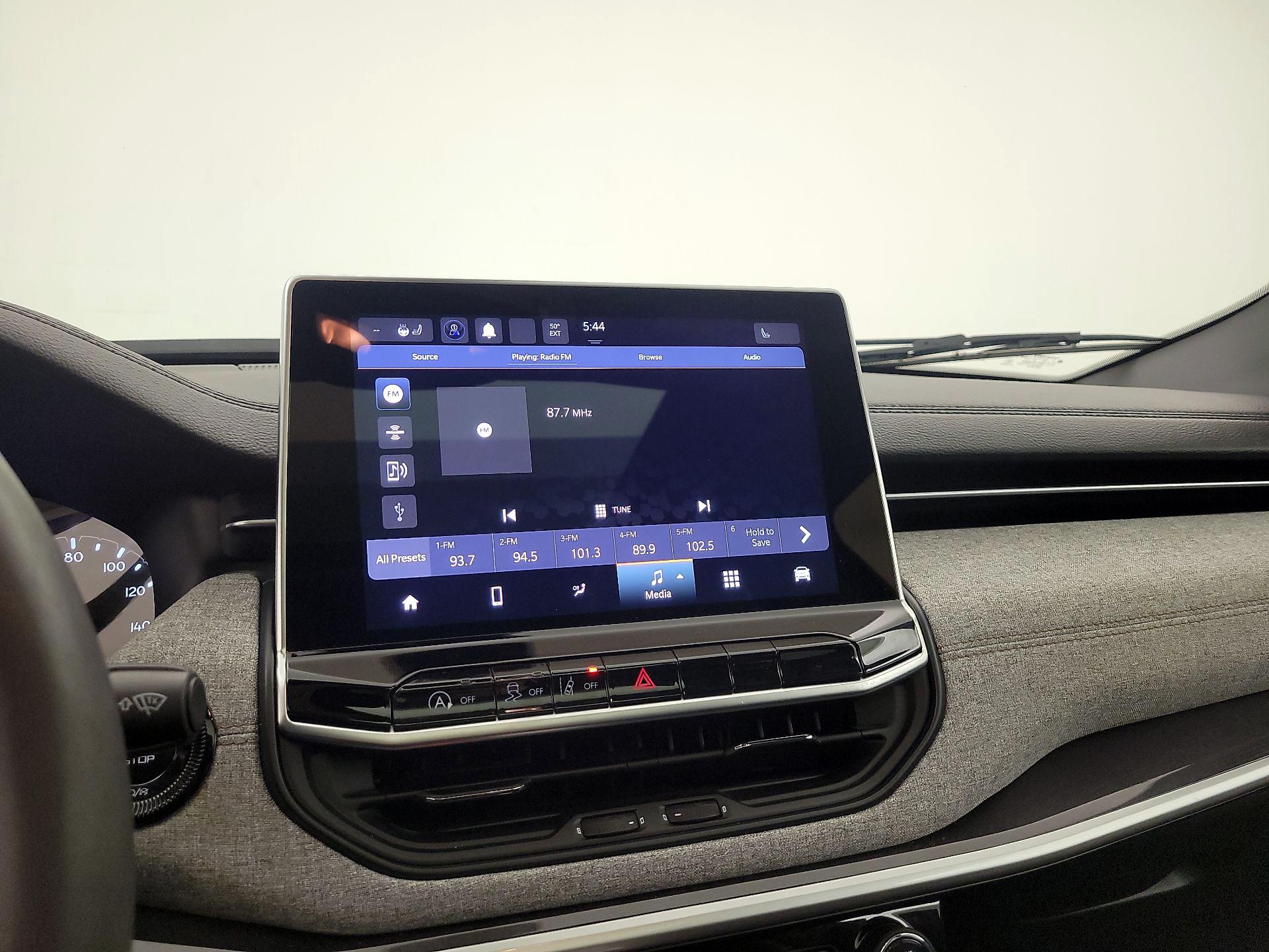 Thumbnail: 2023 Jeep Compass - 15