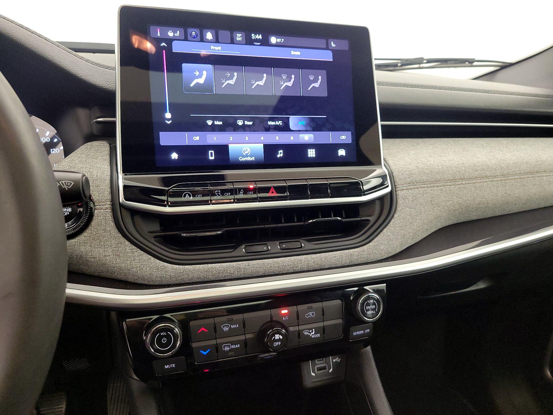 Thumbnail: 2023 Jeep Compass - 16