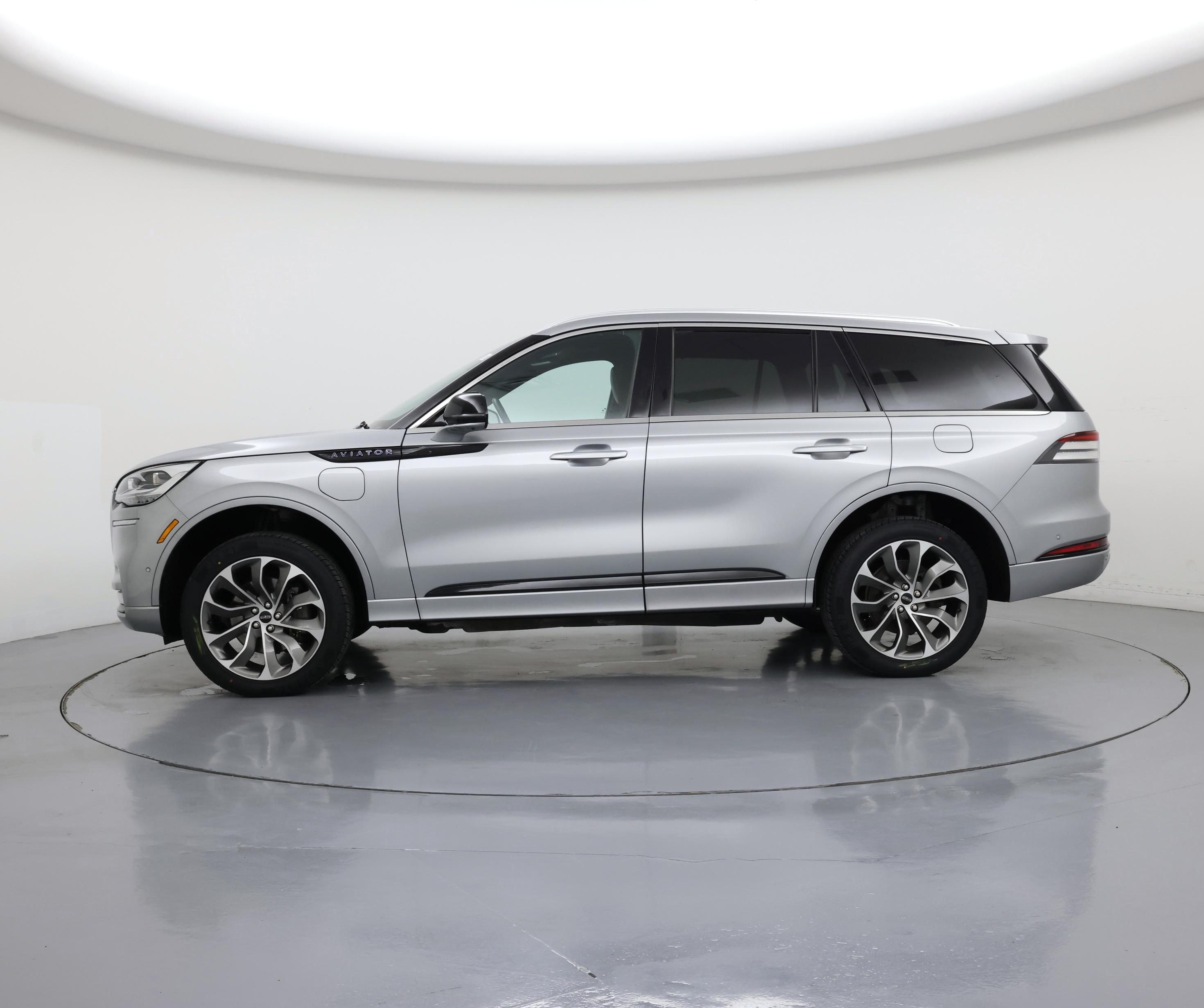 Thumbnail: 2020 Lincoln Aviator - 3