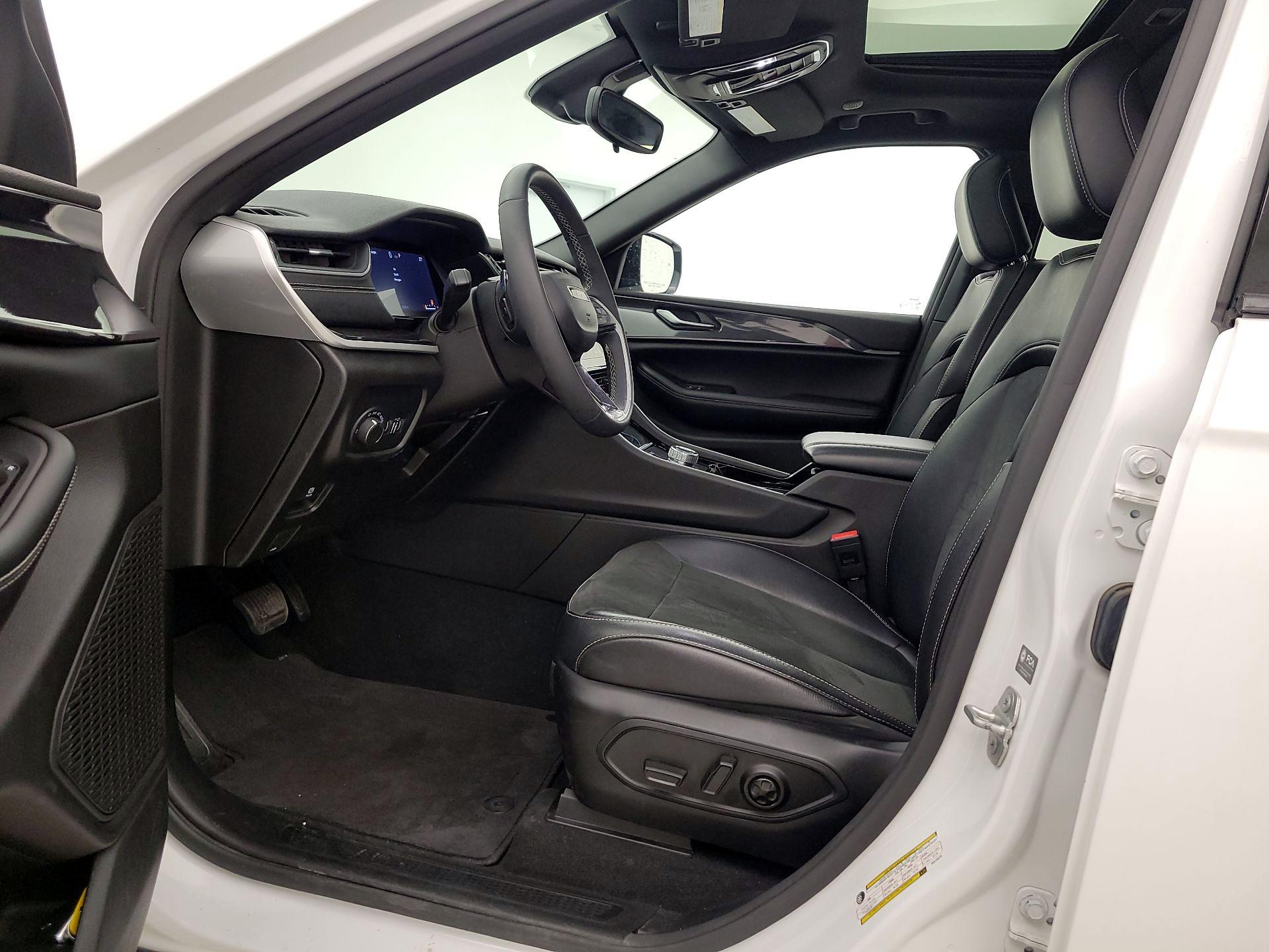 Thumbnail: 2023 Jeep Grand Cherokee - 11