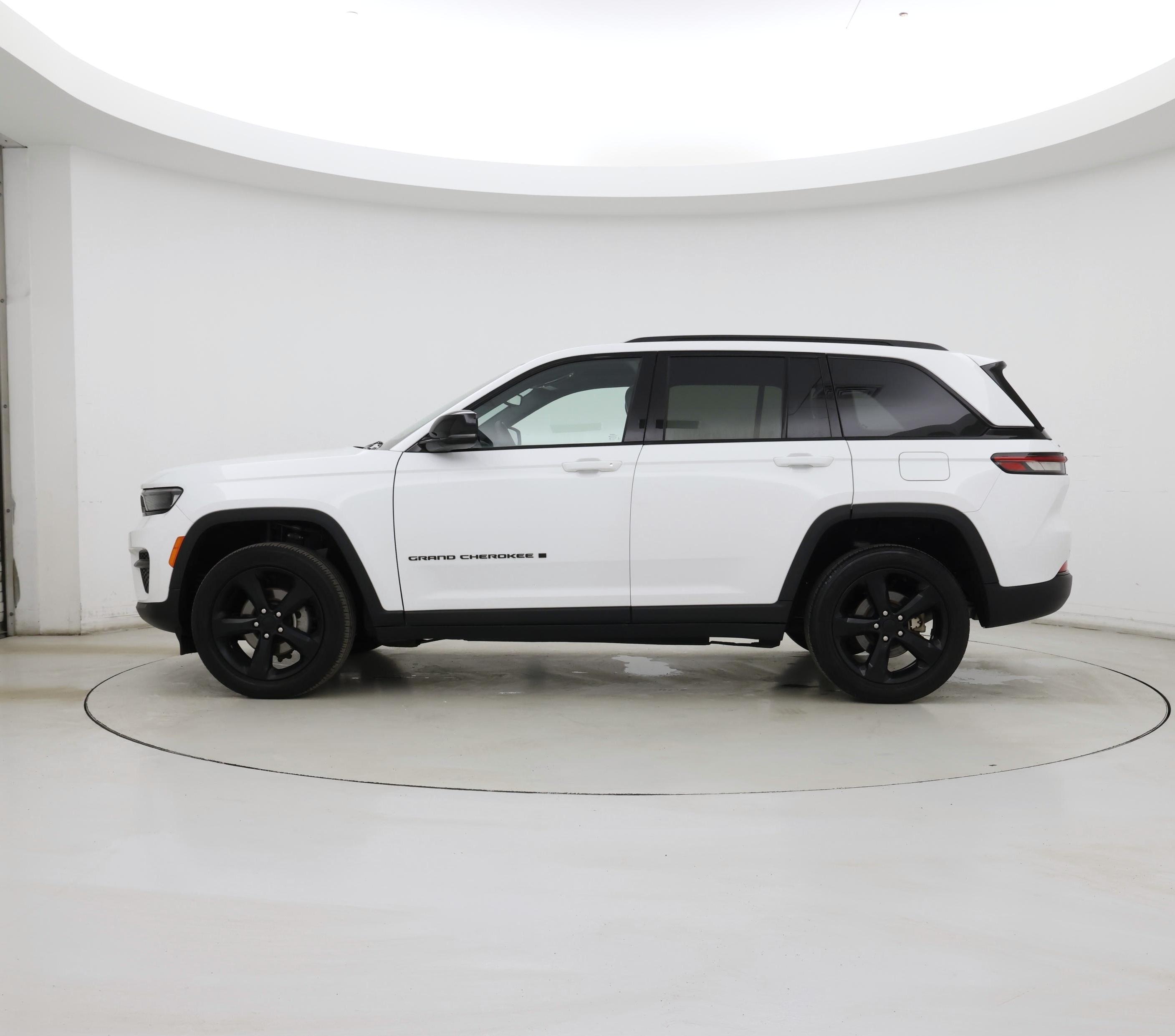 Thumbnail: 2023 Jeep Grand Cherokee - 3