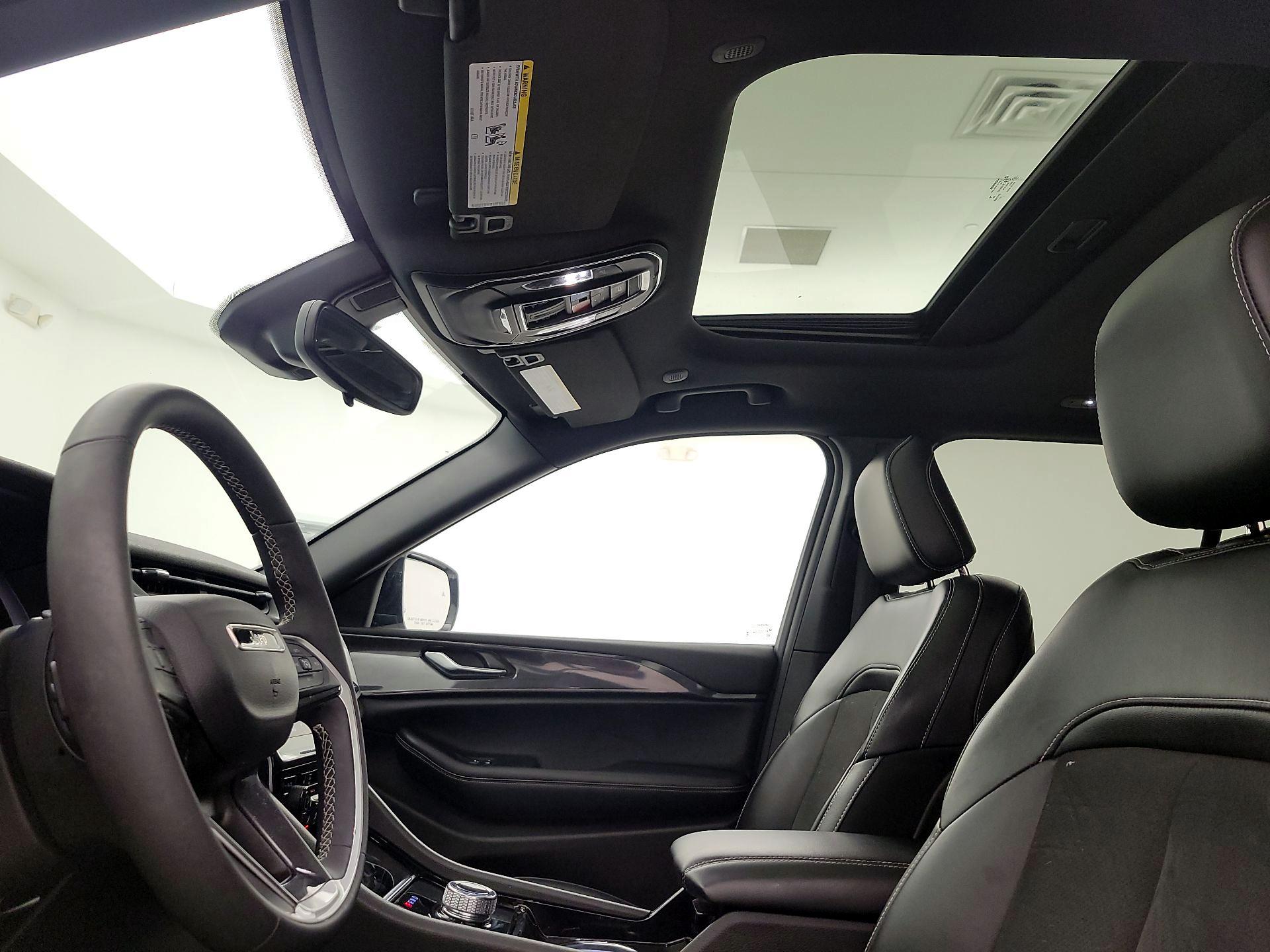 Thumbnail: 2023 Jeep Grand Cherokee - 19