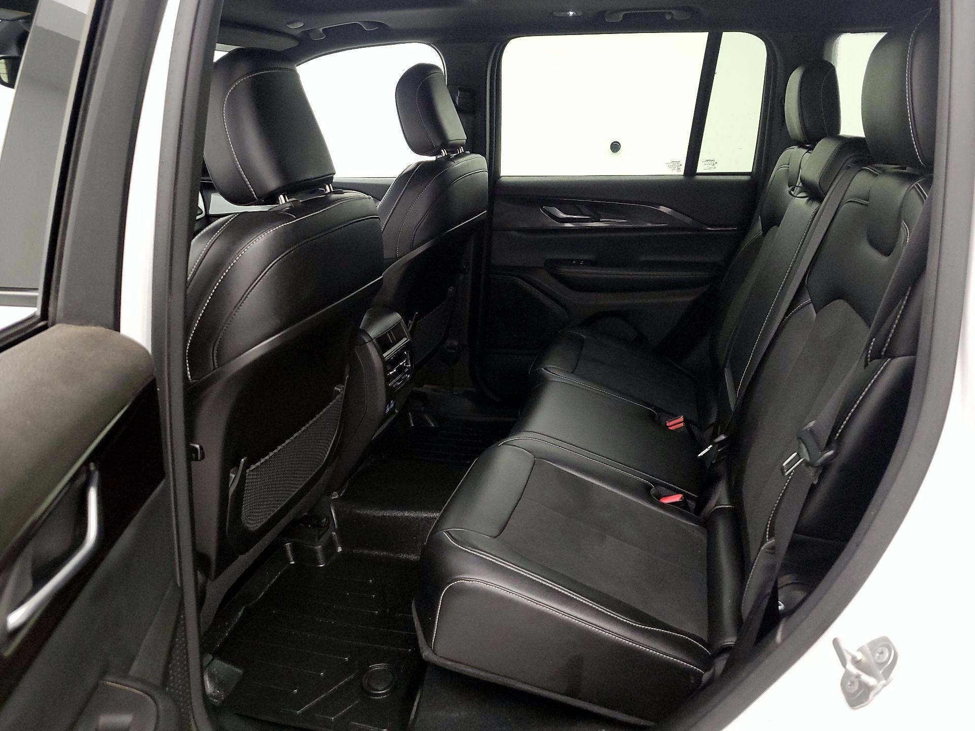 Thumbnail: 2023 Jeep Grand Cherokee - 20