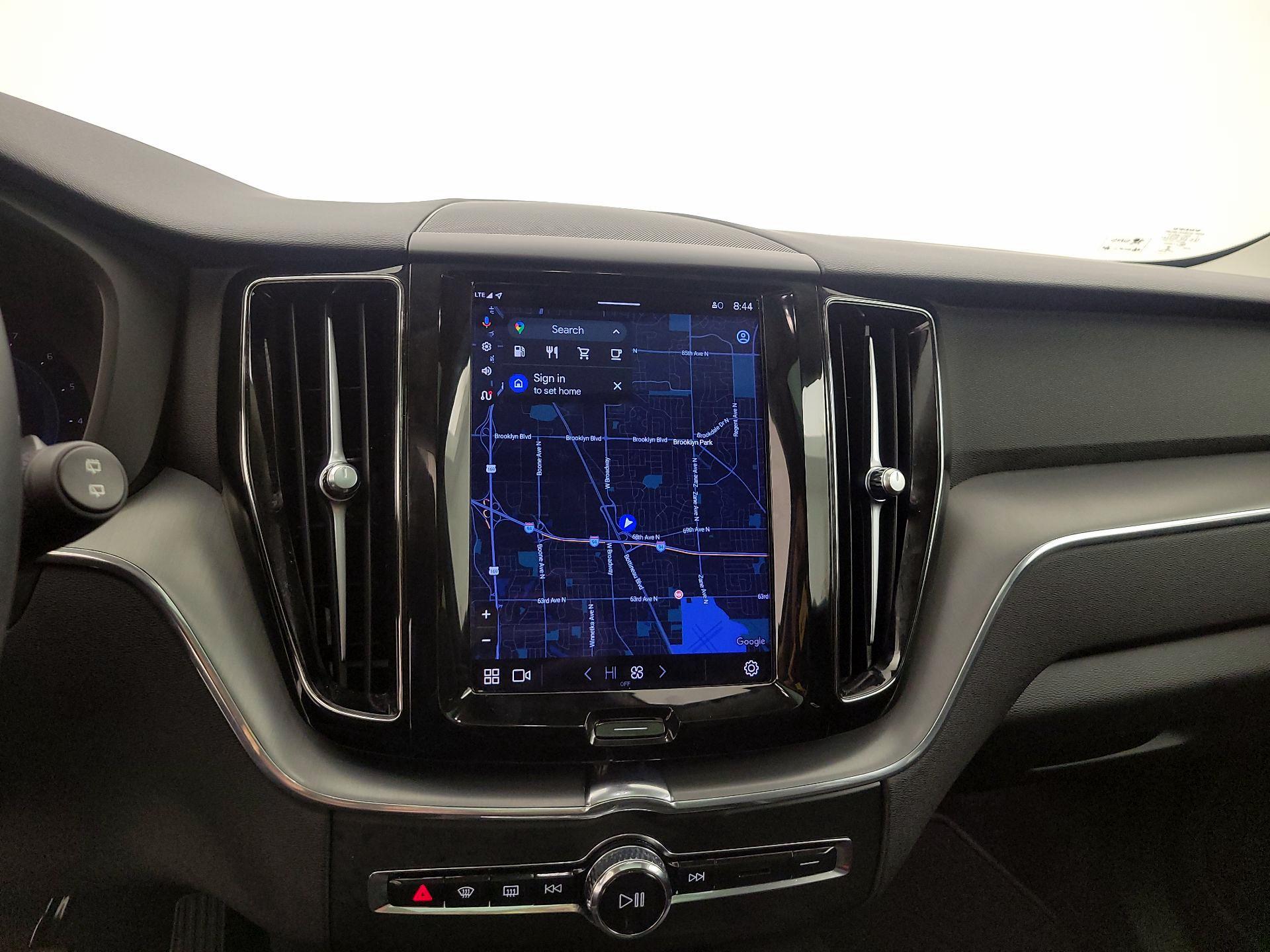 Thumbnail: 2023 Volvo XC60 - 14