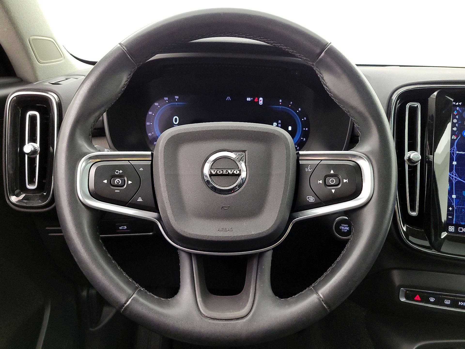 Thumbnail: 2023 Volvo XC40 - 10