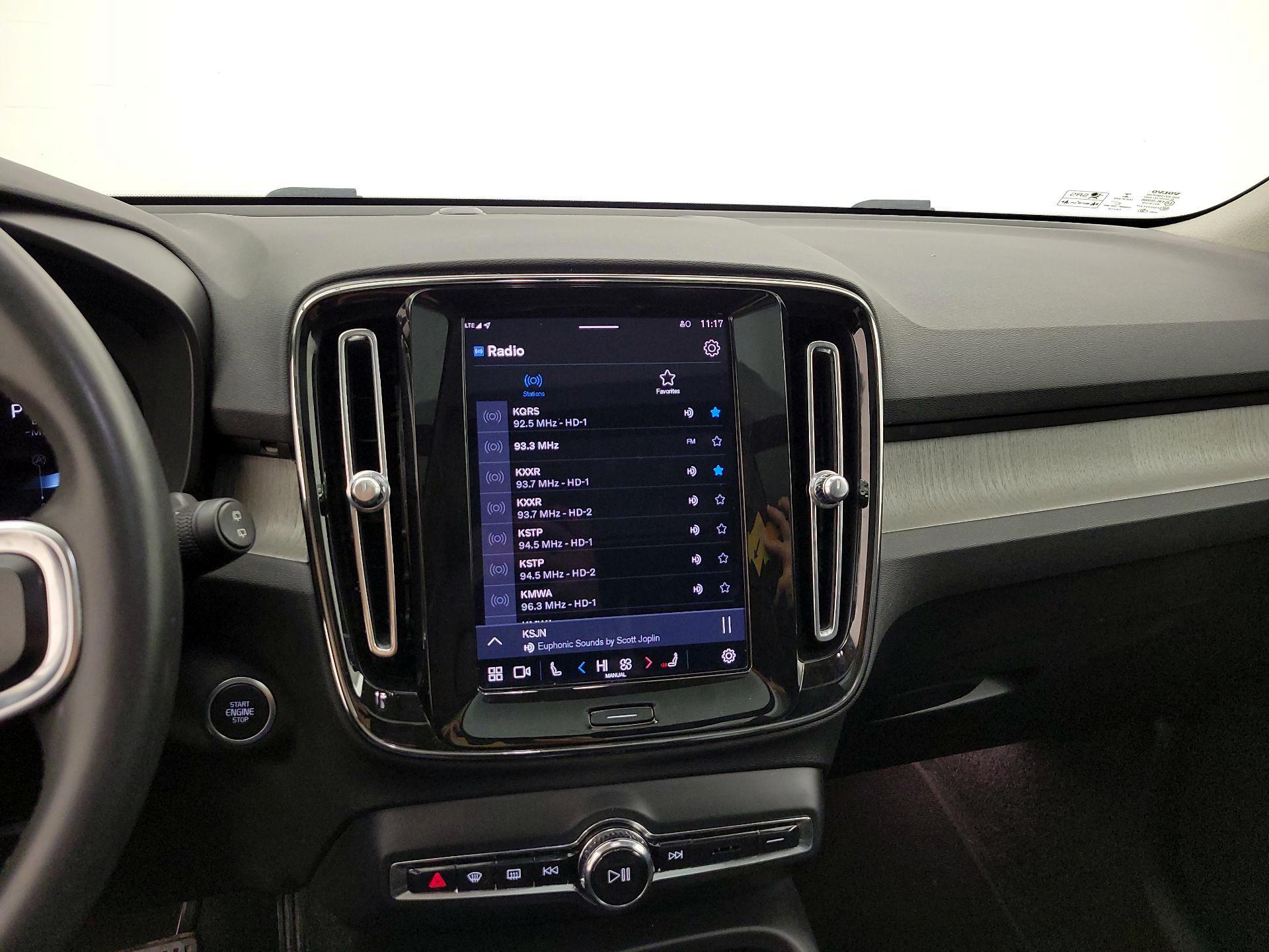 Thumbnail: 2023 Volvo XC40 - 16