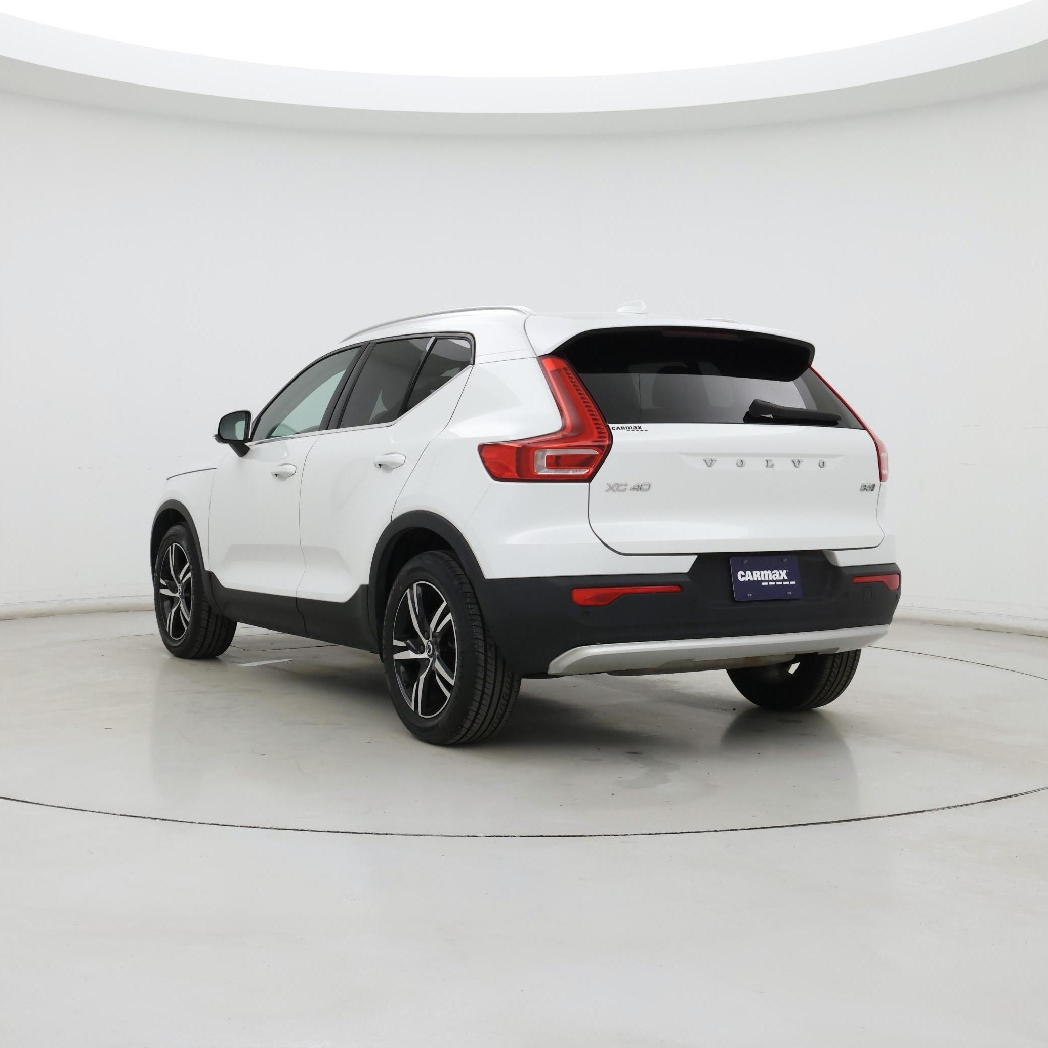 Thumbnail: 2023 Volvo XC40 - 2