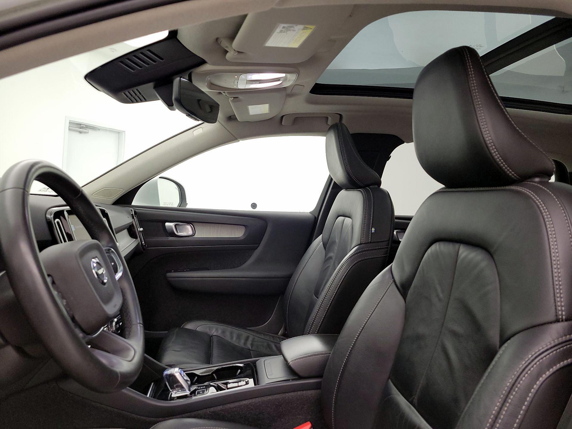 Thumbnail: 2023 Volvo XC40 - 20