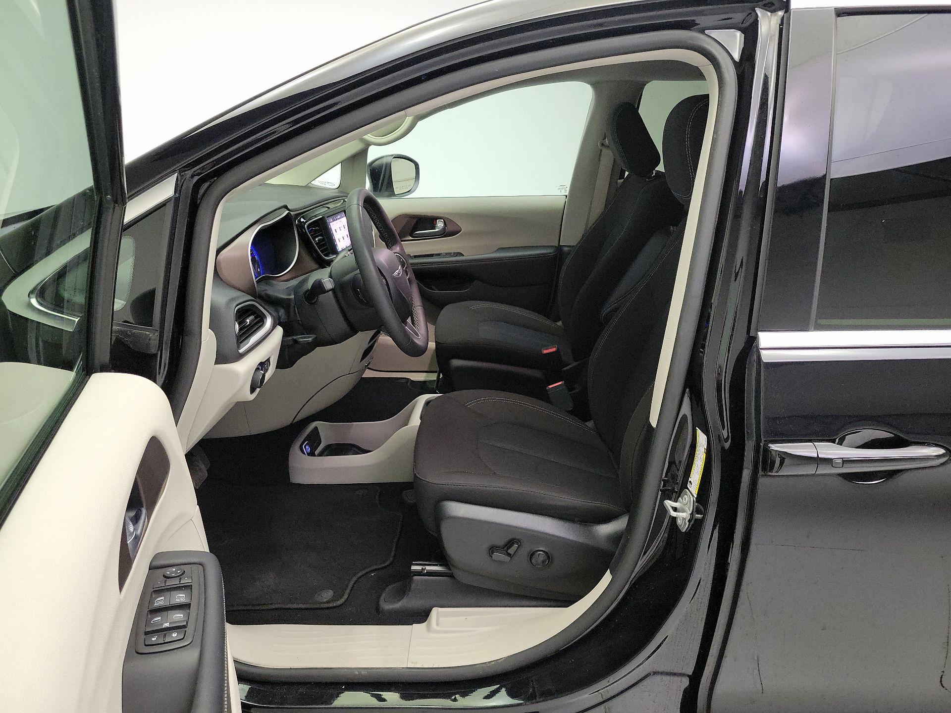 Thumbnail: 2024 Chrysler Voyager - 11