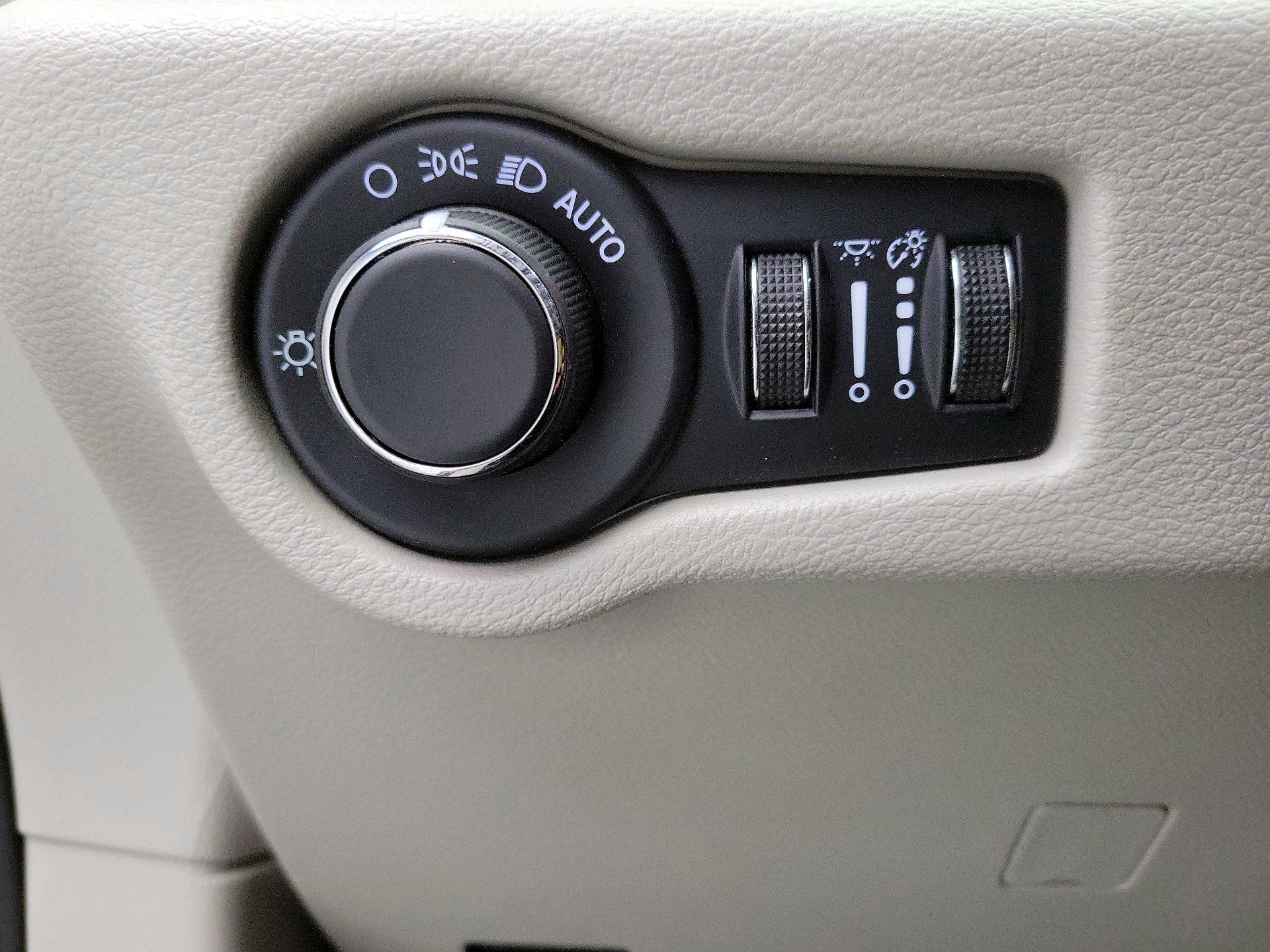 Thumbnail: 2024 Chrysler Voyager - 13