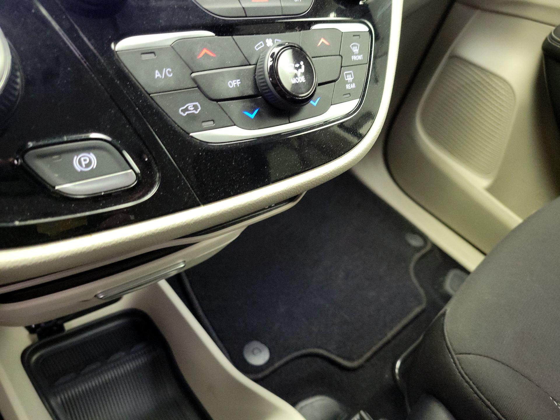 Thumbnail: 2024 Chrysler Voyager - 16