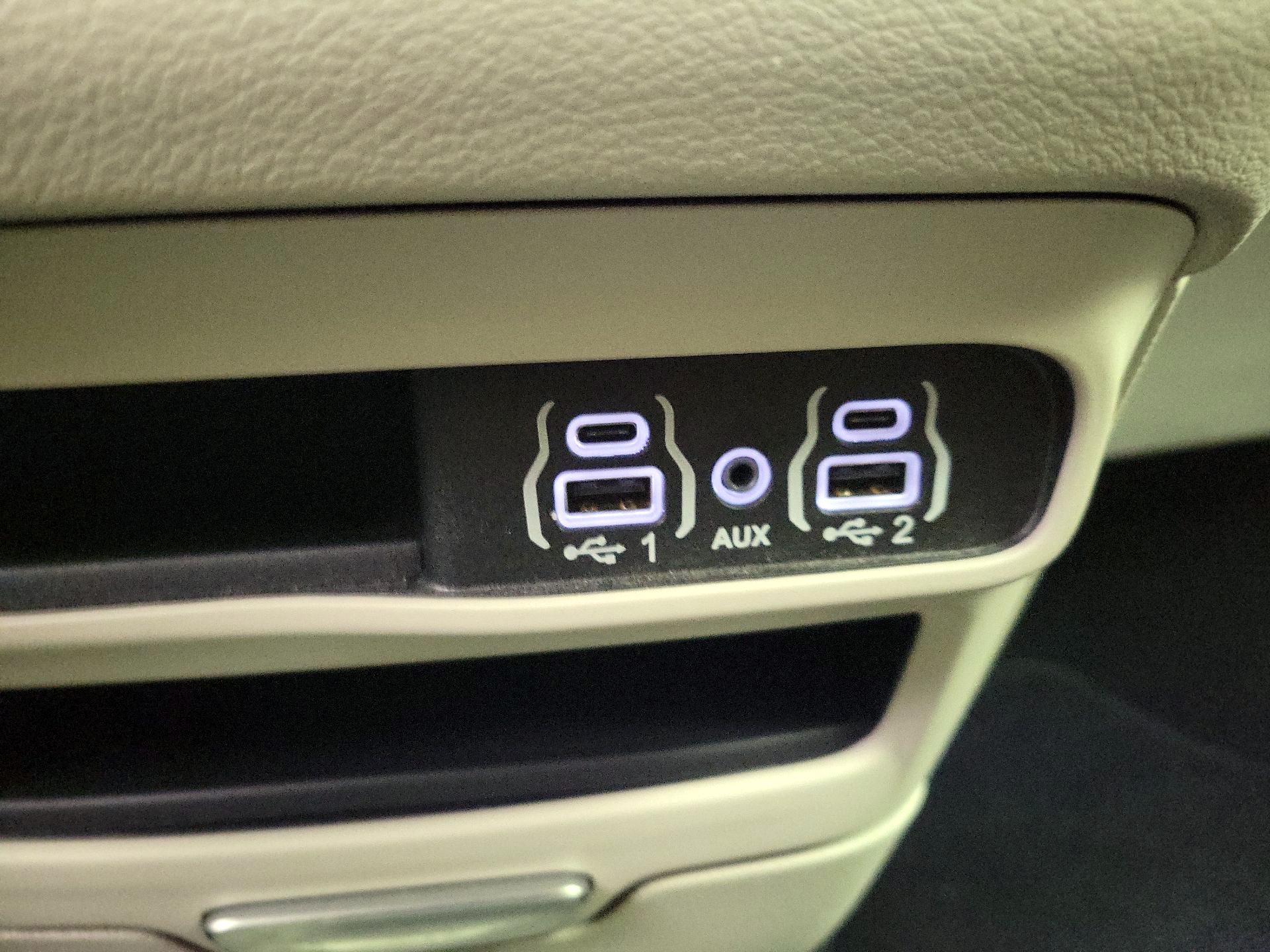 Thumbnail: 2024 Chrysler Voyager - 18