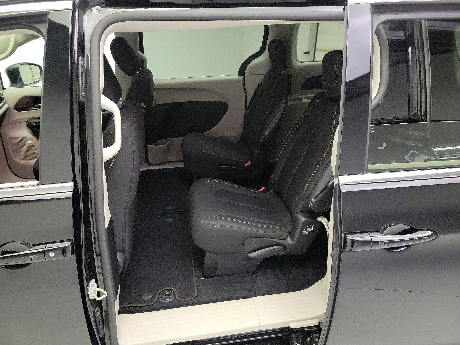 Thumbnail: 2024 Chrysler Voyager - 19