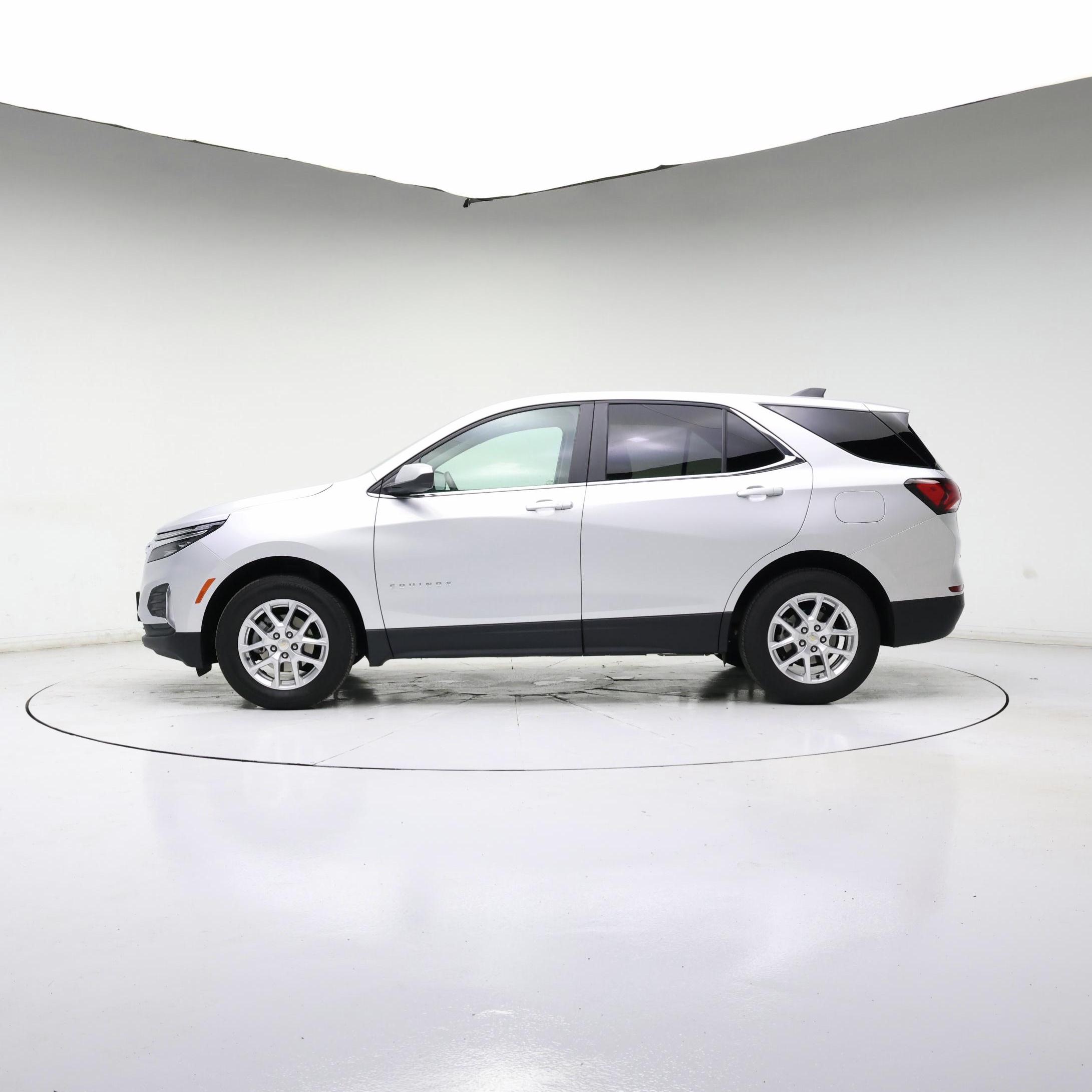 Thumbnail: 2022 Chevrolet Equinox - 3