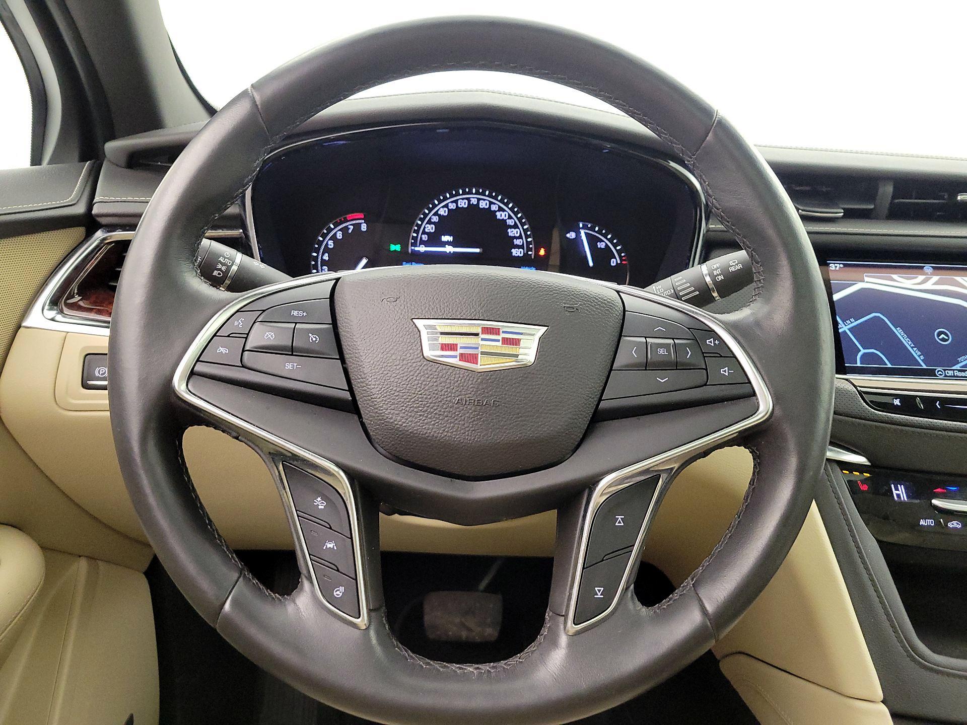 Thumbnail: 2017 Cadillac XT5 - 10