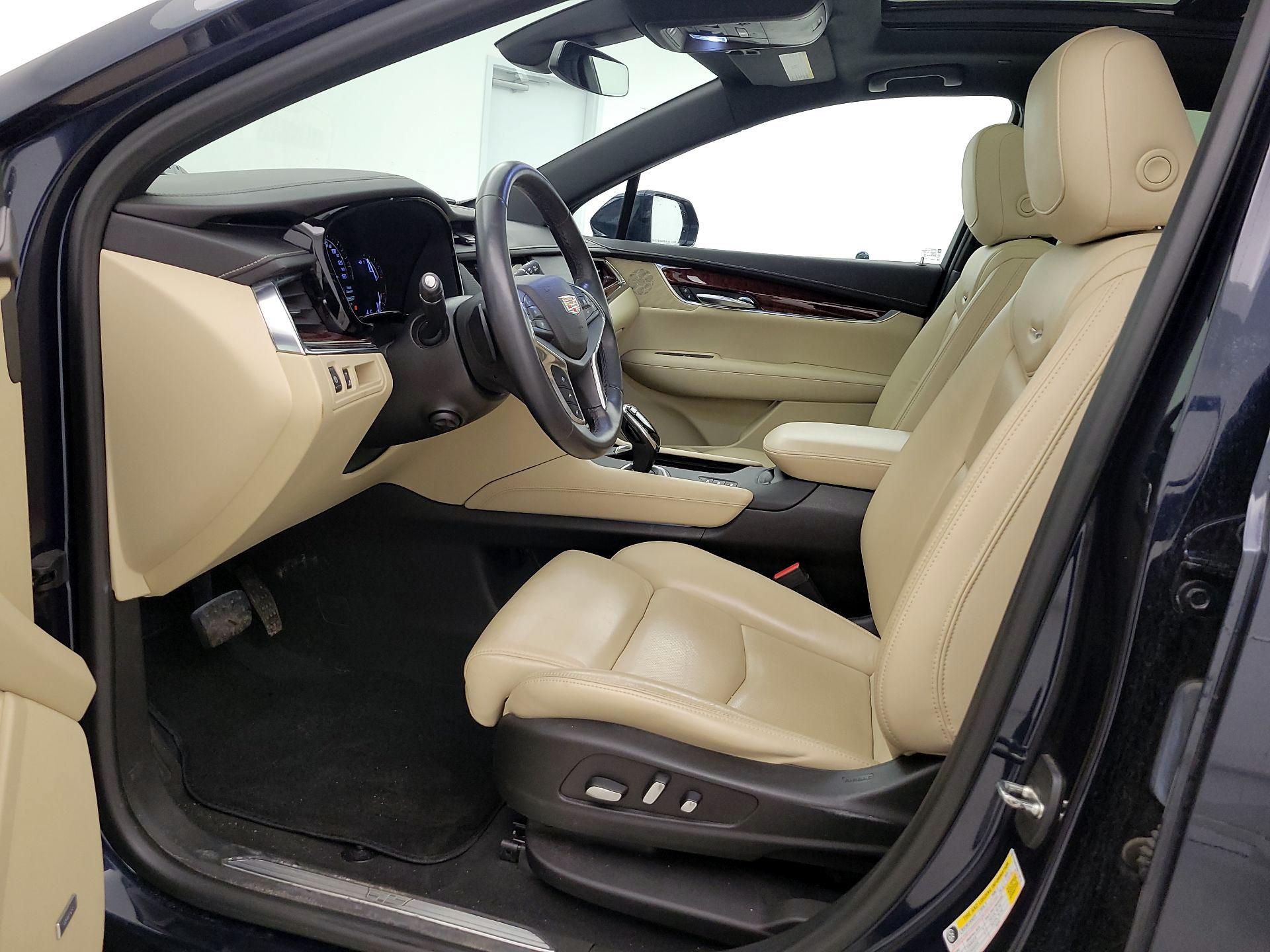 Thumbnail: 2017 Cadillac XT5 - 11