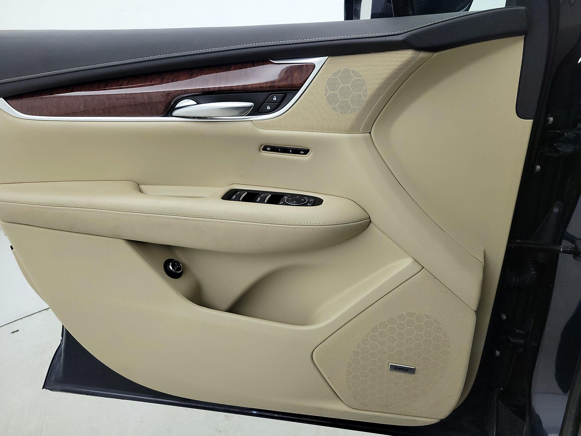 Thumbnail: 2017 Cadillac XT5 - 12