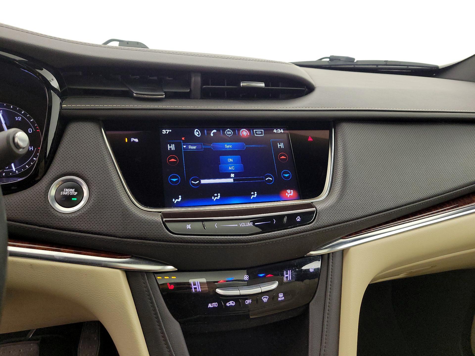 Thumbnail: 2017 Cadillac XT5 - 17