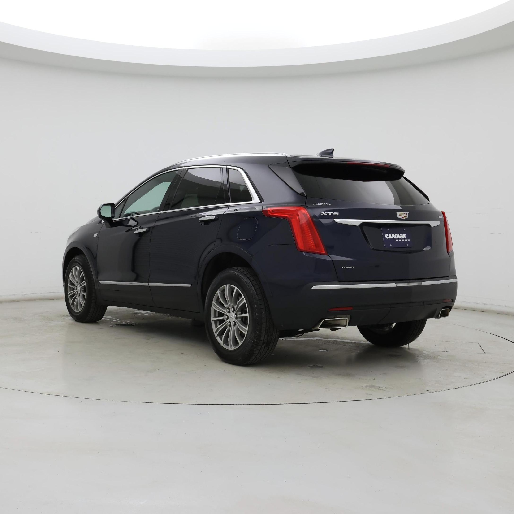 Thumbnail: 2017 Cadillac XT5 - 2
