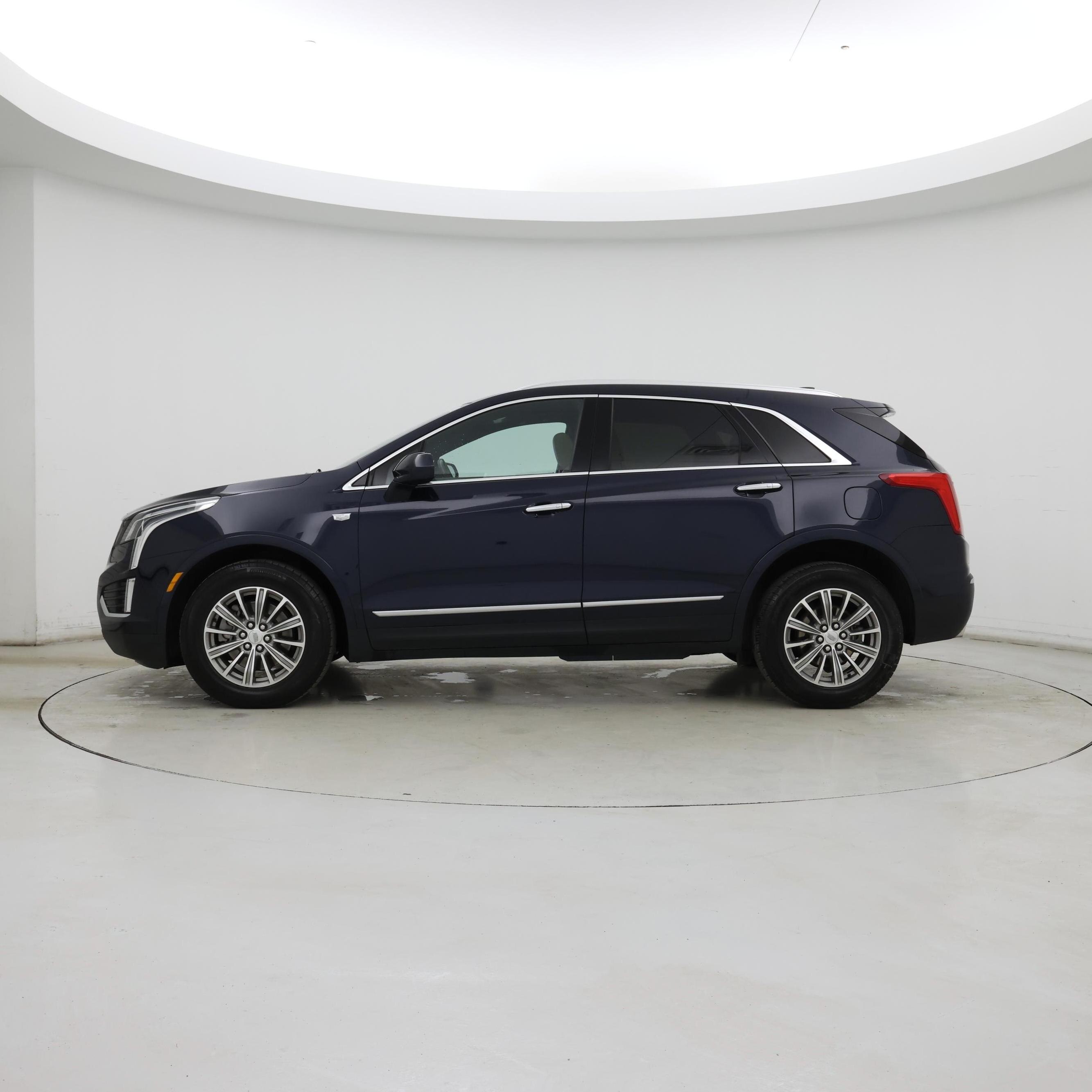 Thumbnail: 2017 Cadillac XT5 - 3