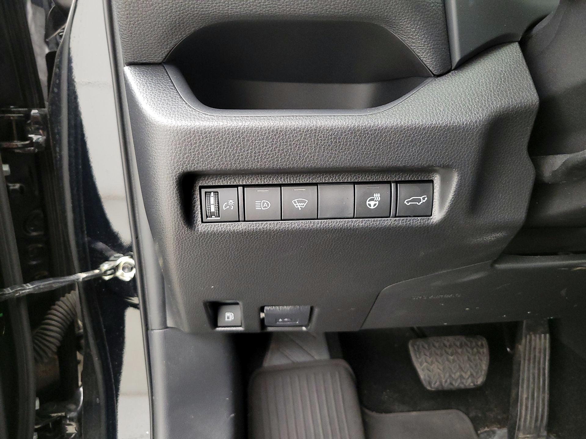 Thumbnail: 2021 Toyota RAV4 - 13