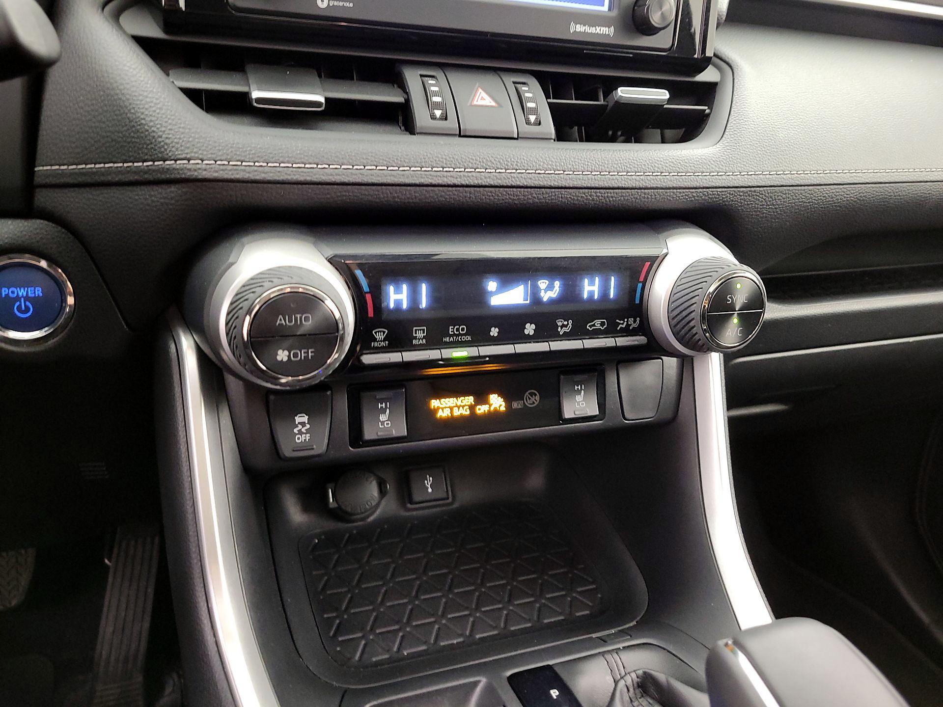 Thumbnail: 2021 Toyota RAV4 - 17