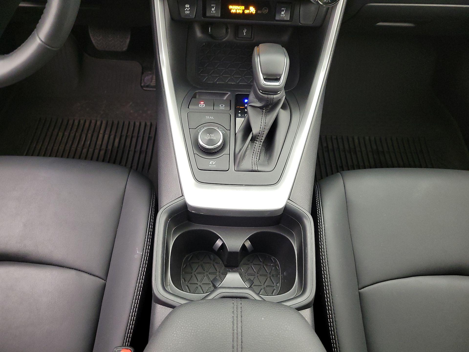 Thumbnail: 2021 Toyota RAV4 - 18