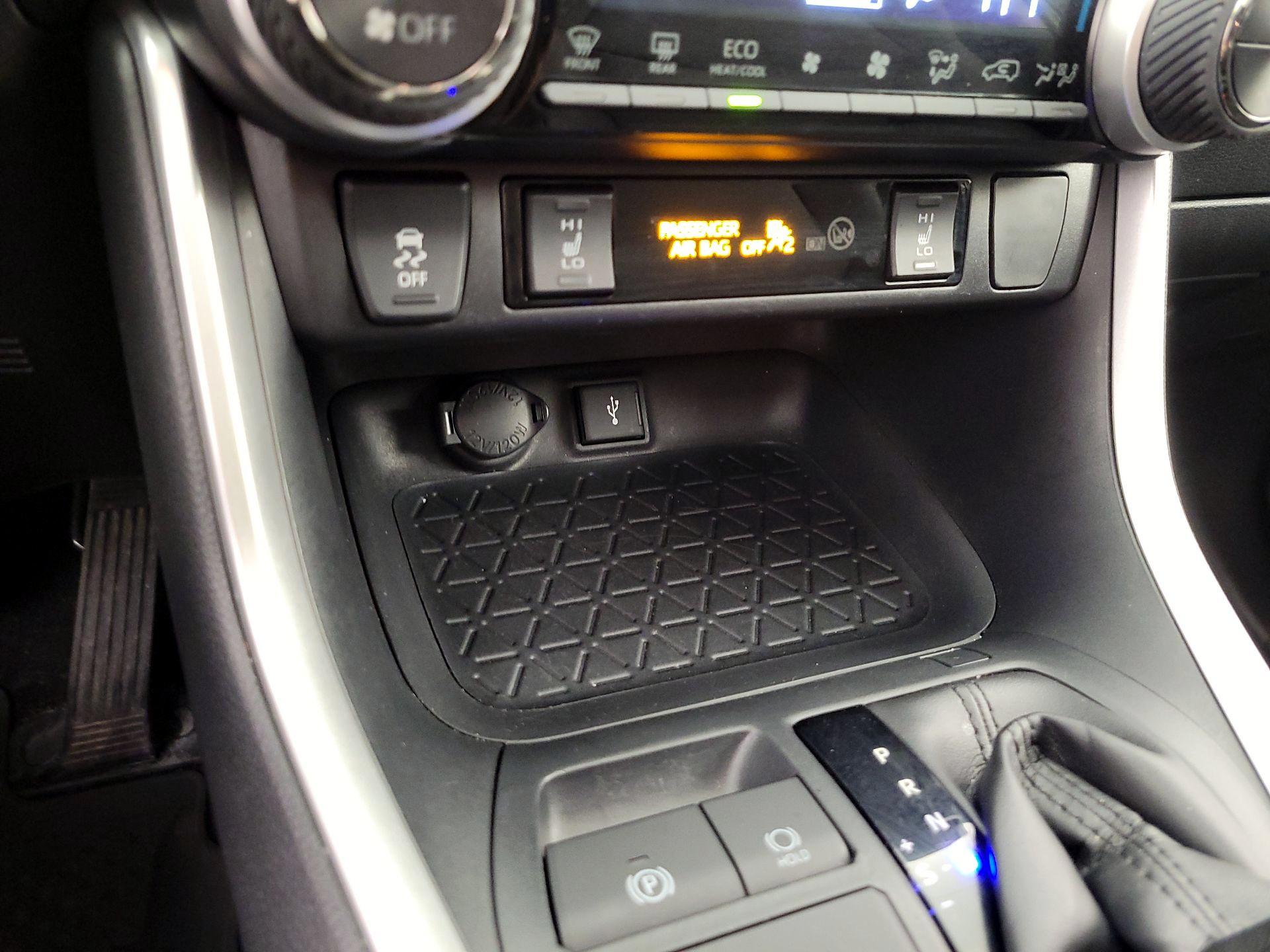 Thumbnail: 2021 Toyota RAV4 - 19