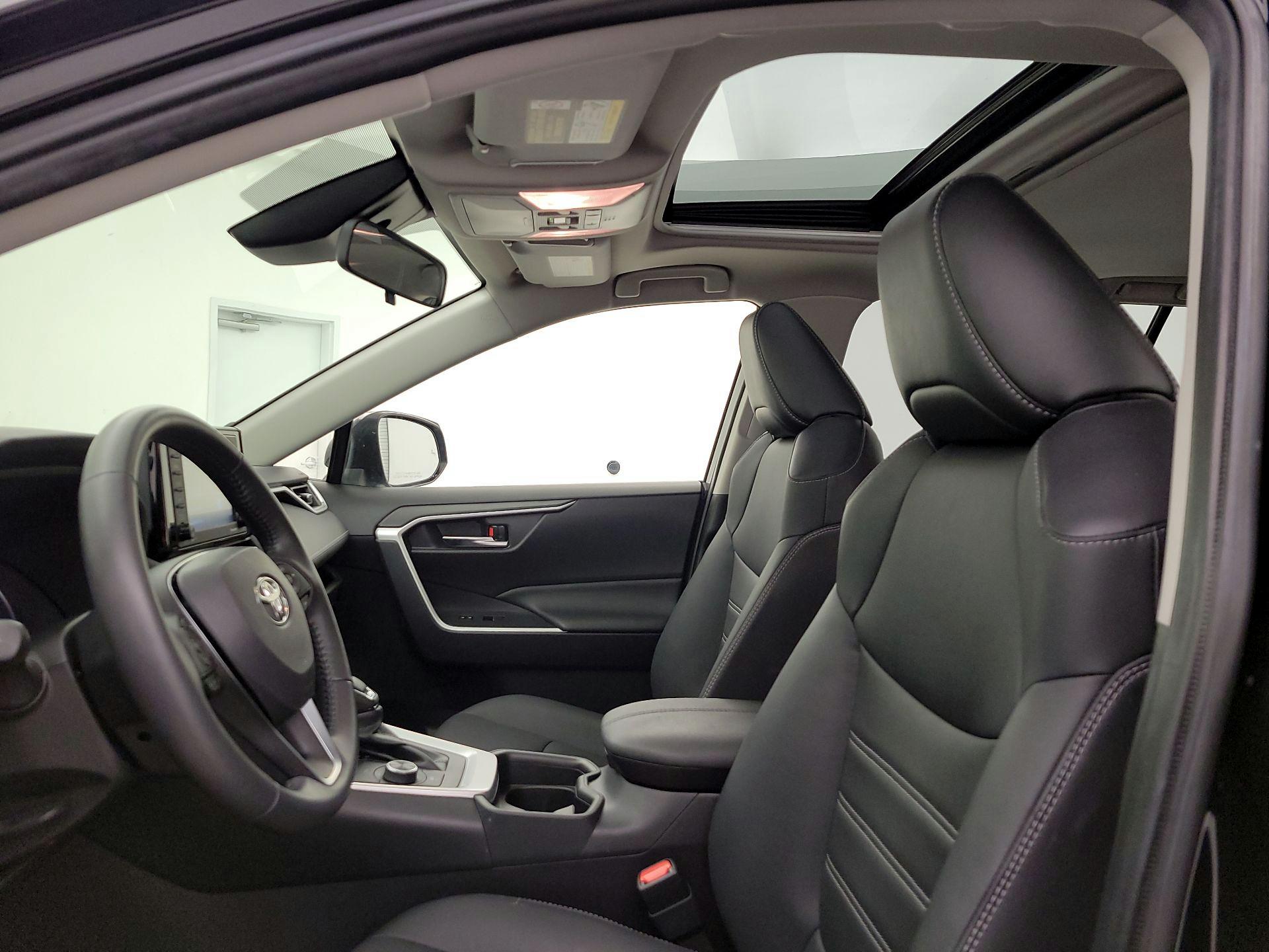 Thumbnail: 2021 Toyota RAV4 - 20