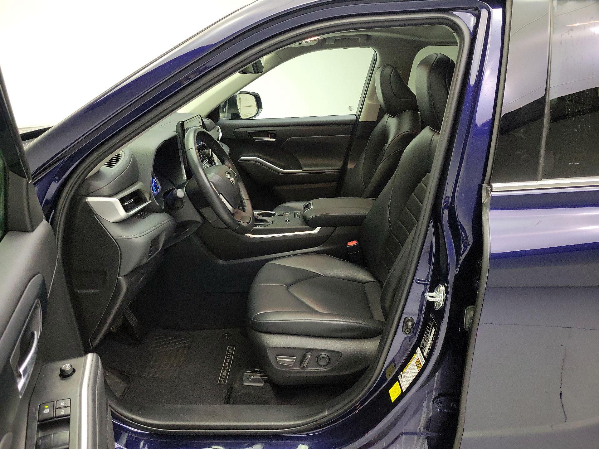 Thumbnail: 2022 Toyota Highlander - 11