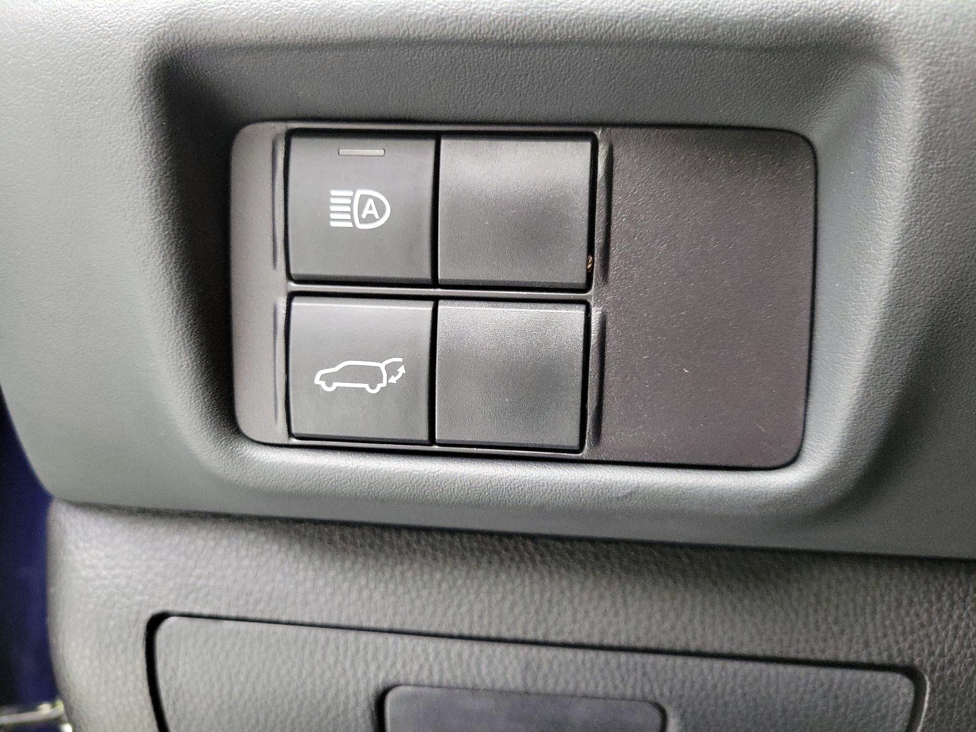 Thumbnail: 2022 Toyota Highlander - 13