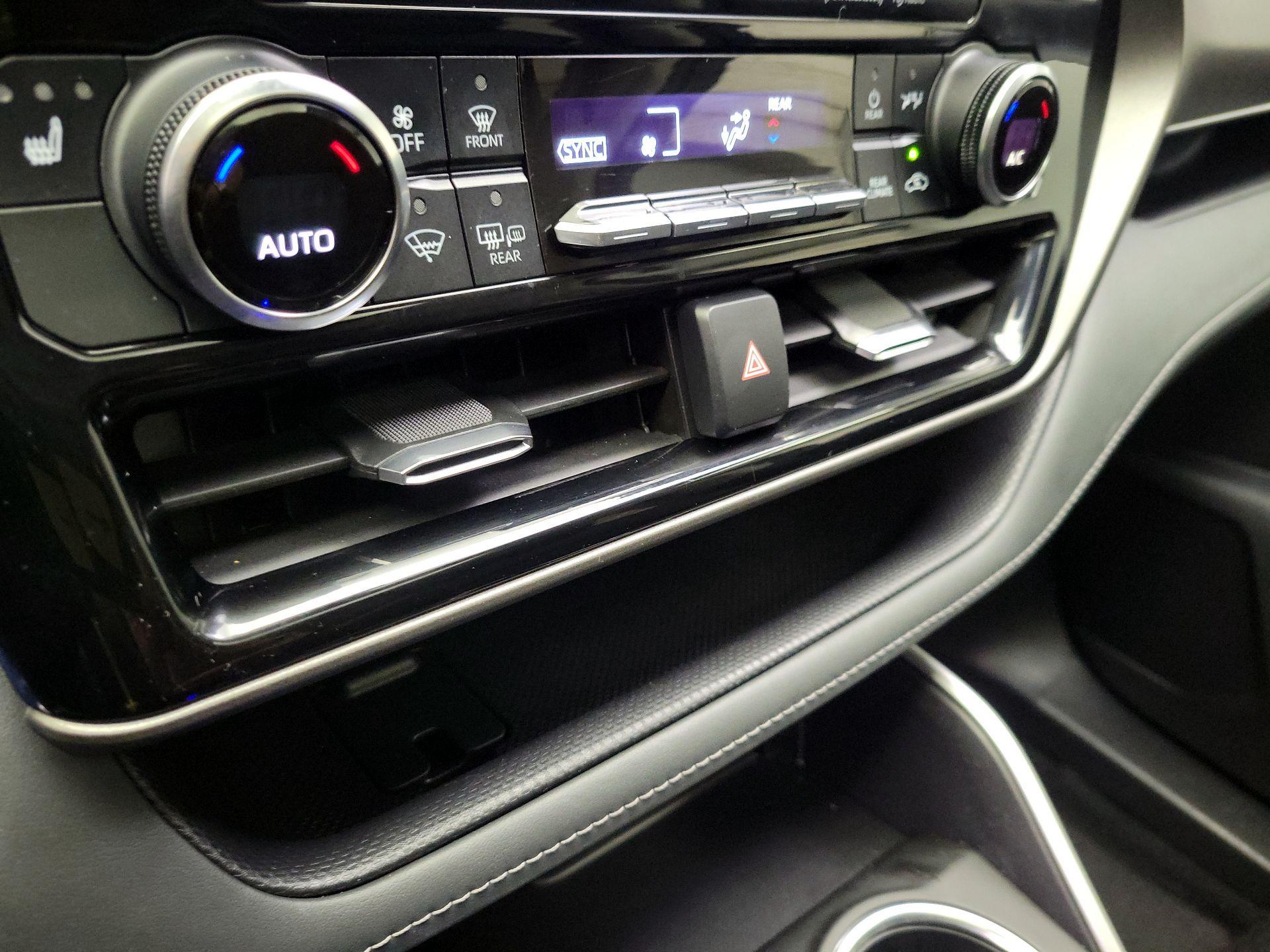 Thumbnail: 2022 Toyota Highlander - 16