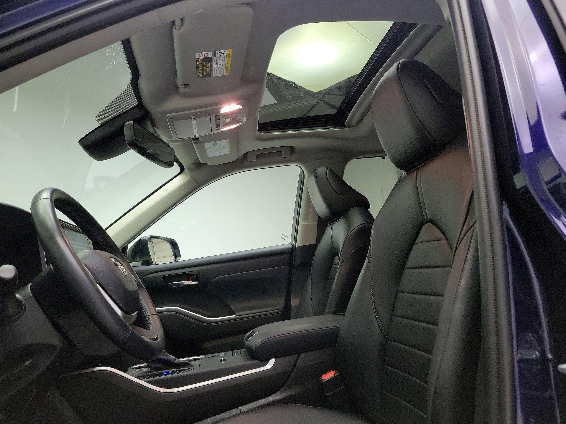 Thumbnail: 2022 Toyota Highlander - 19