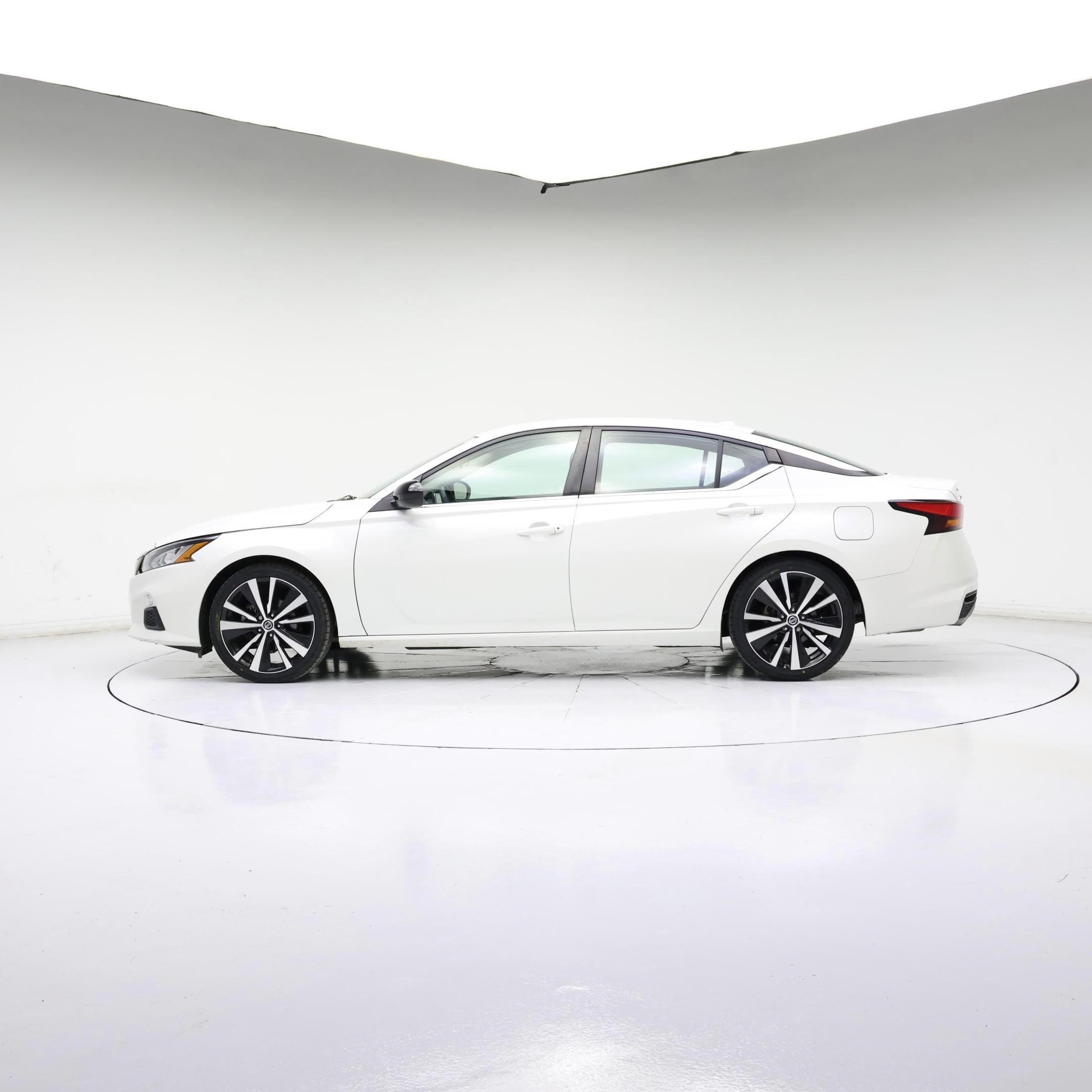 Thumbnail: 2021 Nissan Altima - 3